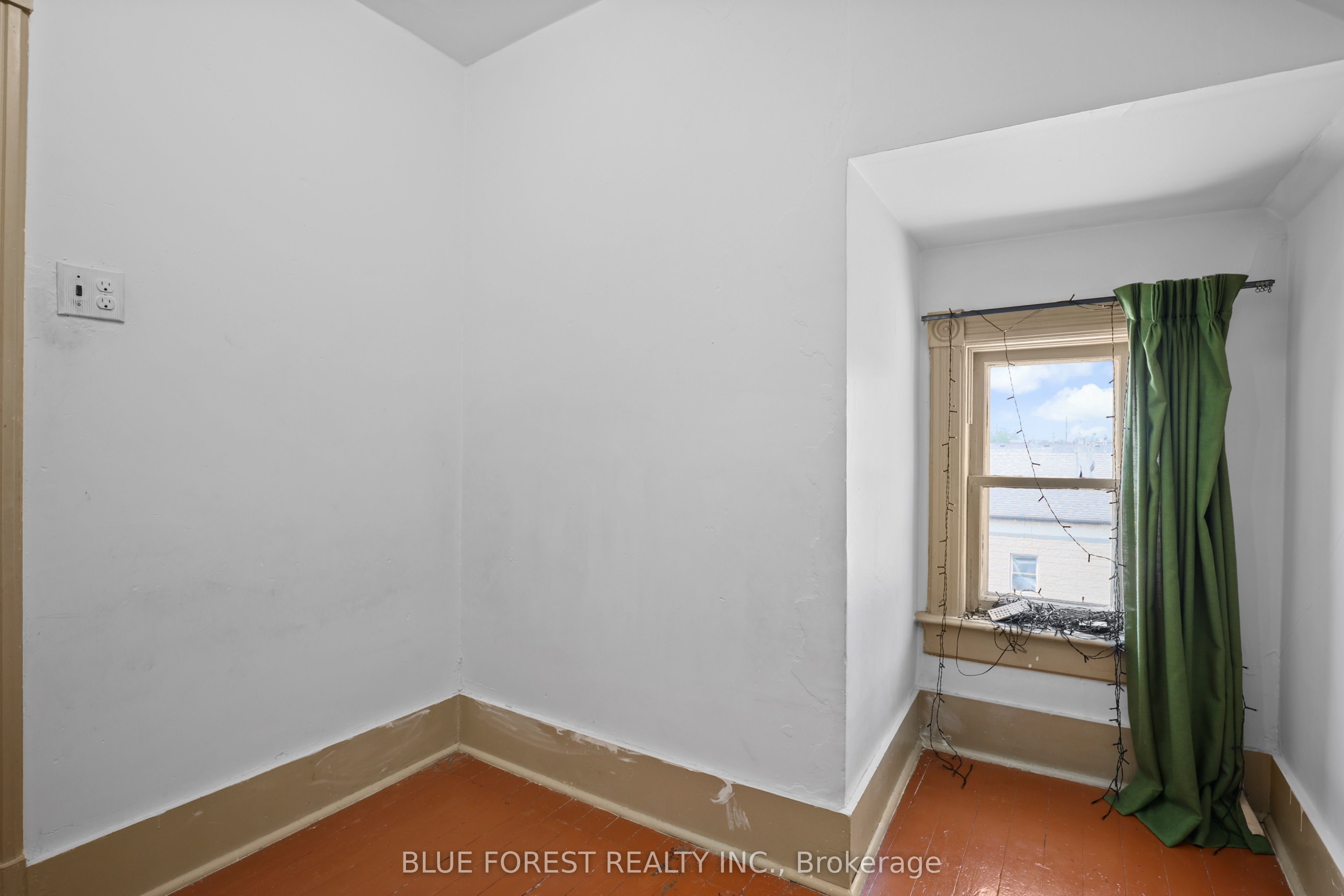 305 St Clair Street Property Photo 26