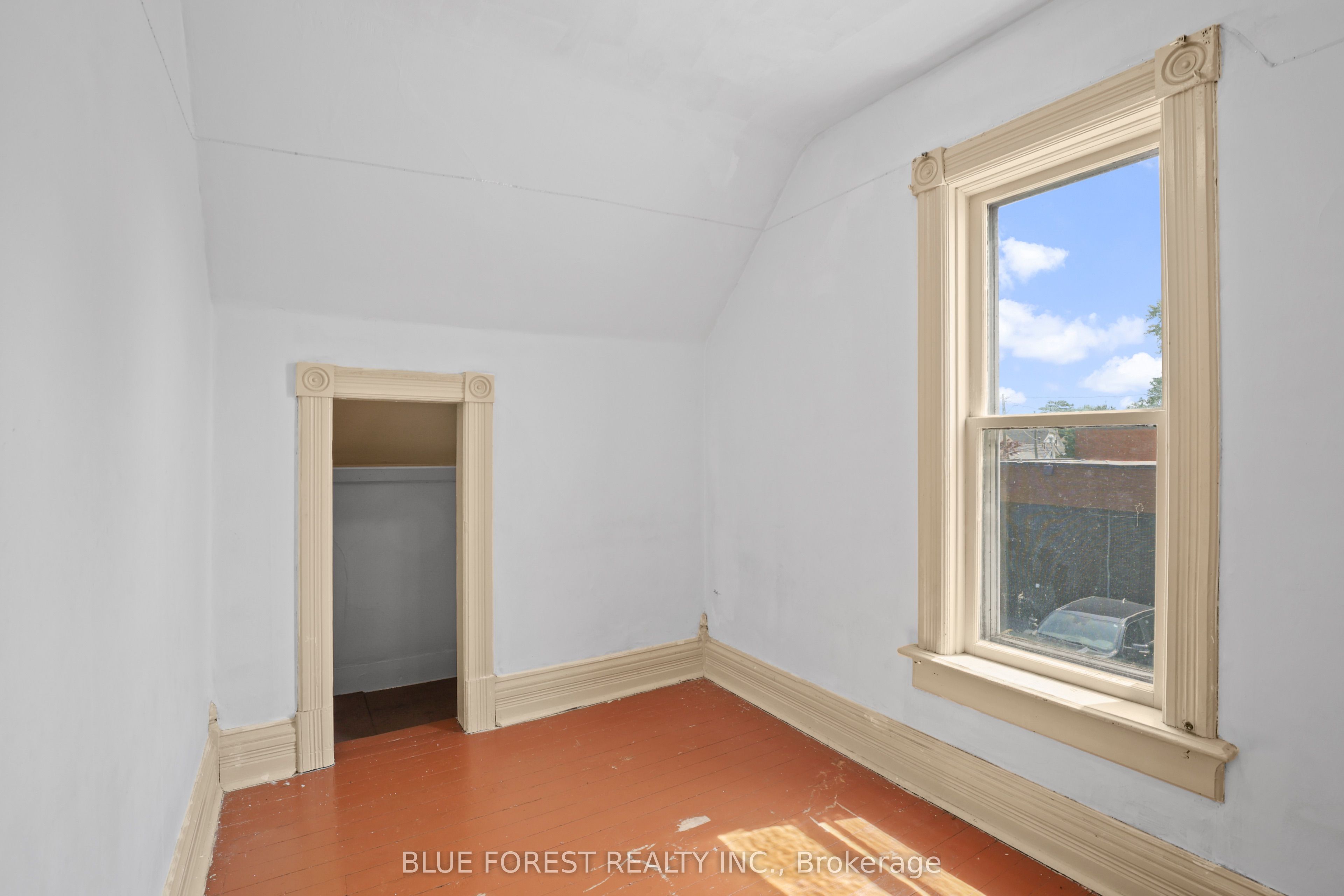 305 St Clair Street Property Photo 27