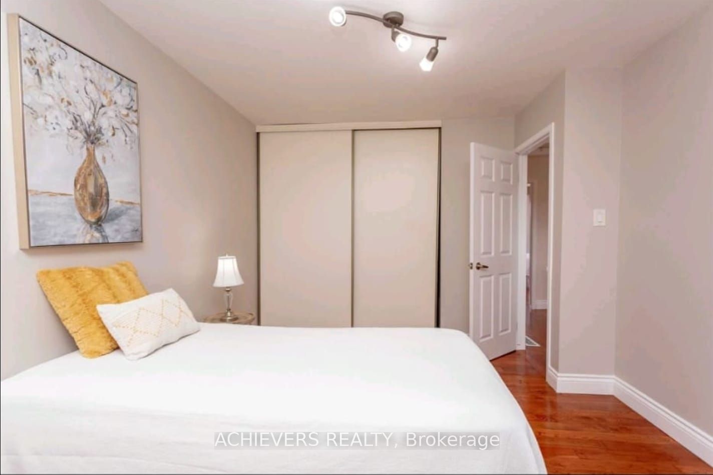 770 Fanshawe Park Road E Property Photo 3