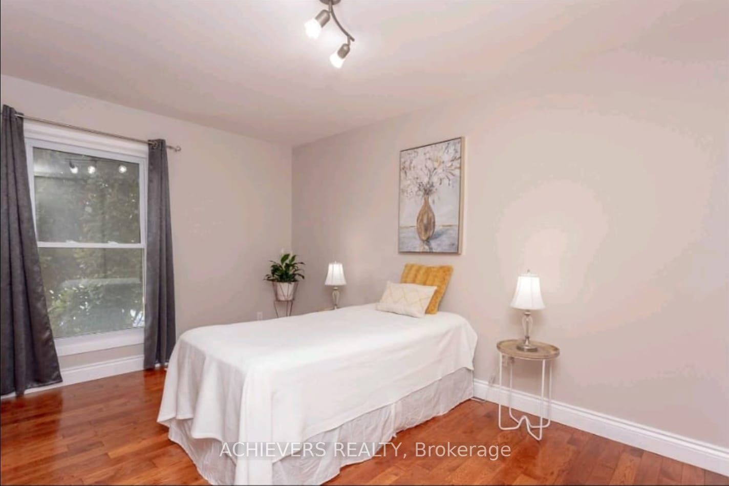 770 Fanshawe Park Road E Property Photo 4