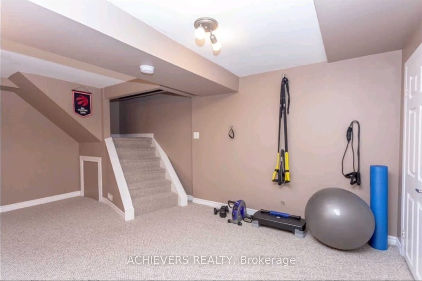 770 Fanshawe Park Road E Property Photo 10
