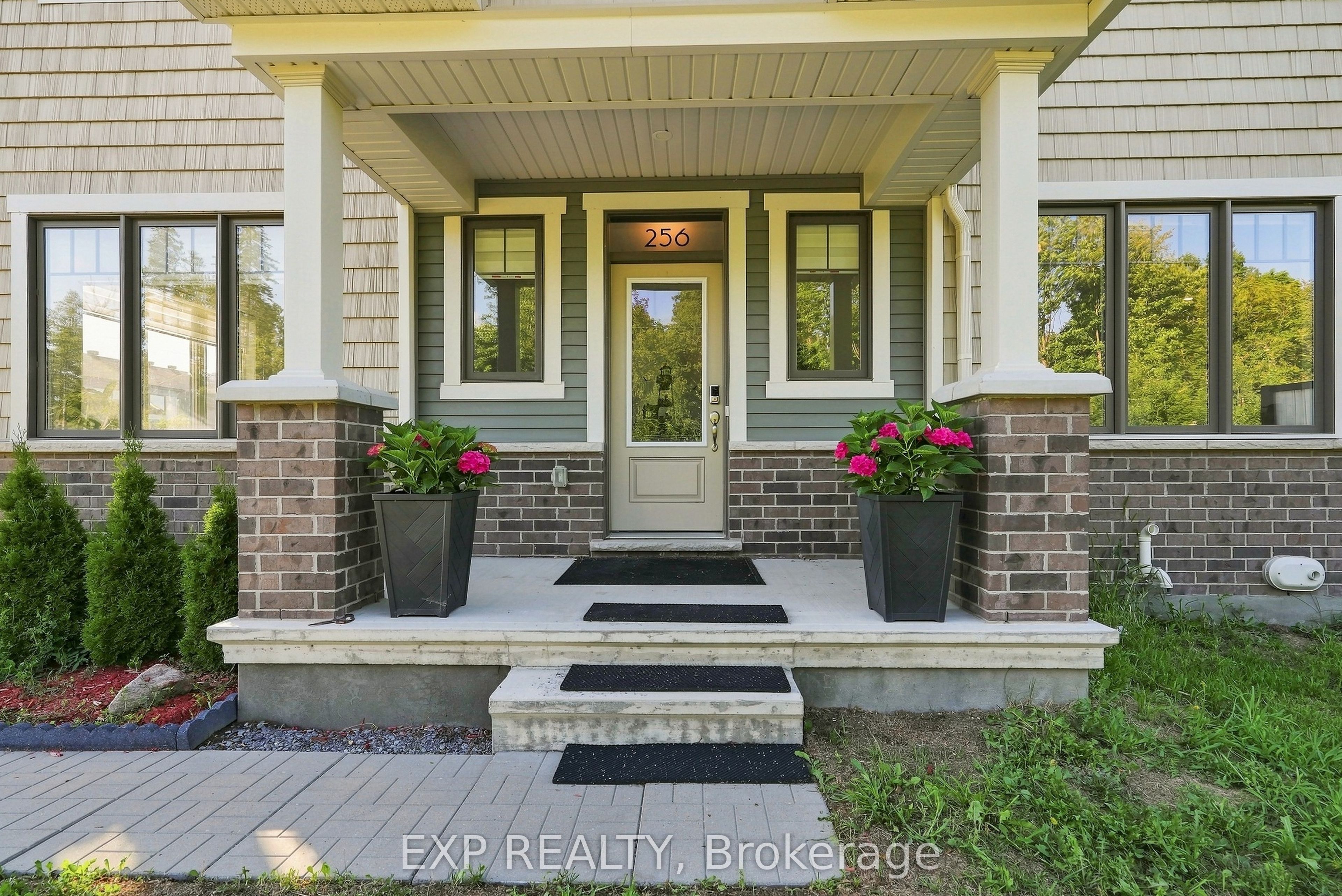 256 Billrian Crescent Property Photo 2