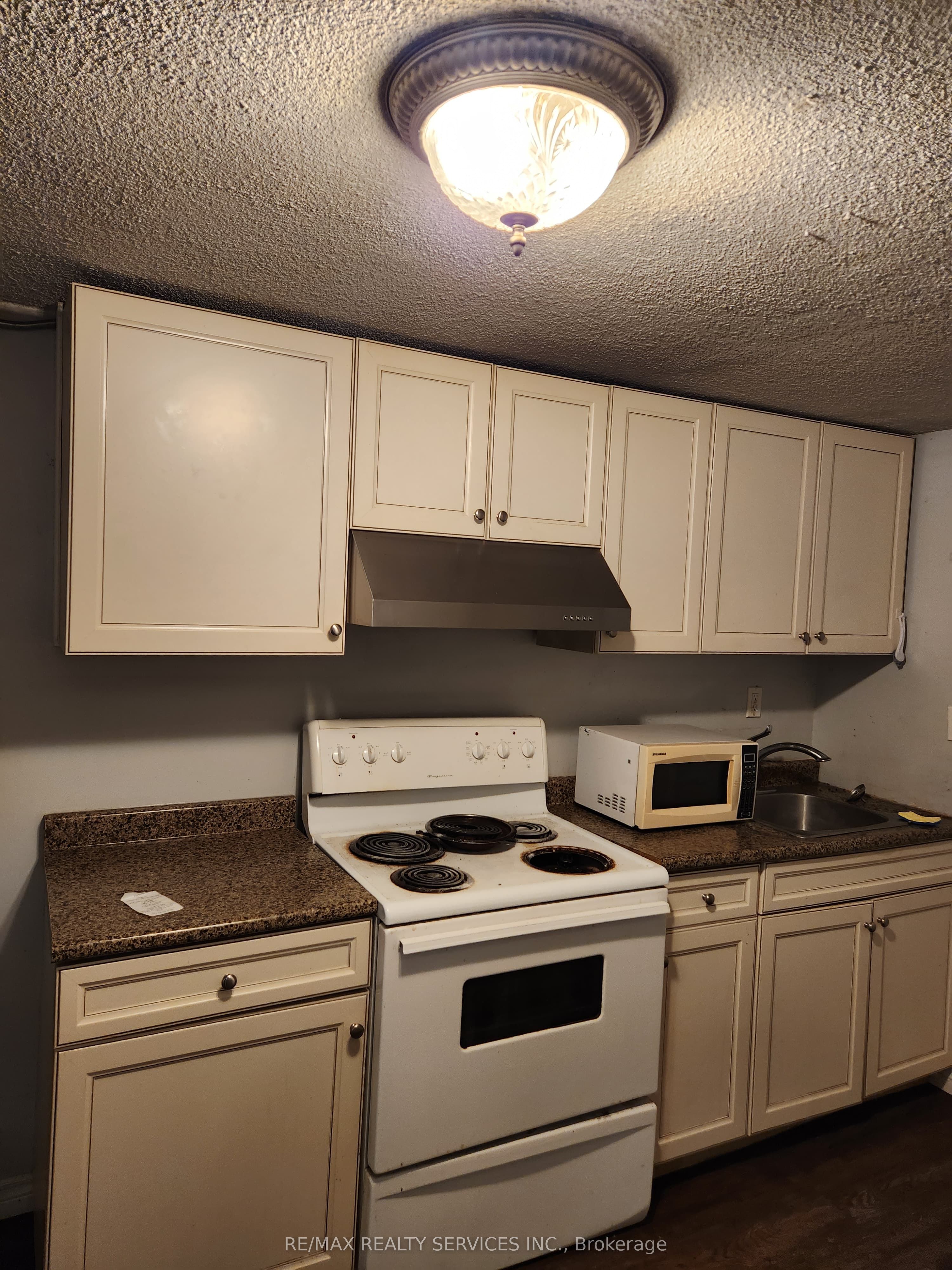 71 Helene Crescent Basement Property Photo 10