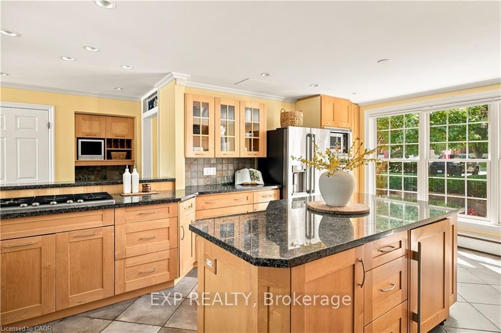 290 Bridgeport Road E Property Photo 7