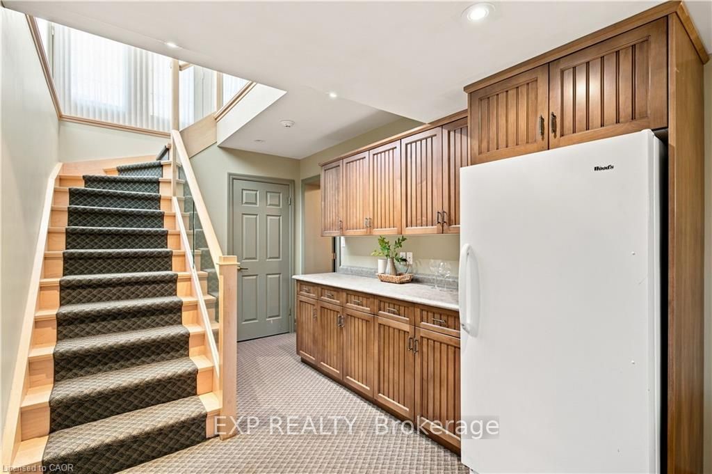 290 Bridgeport Road E Property Photo 35