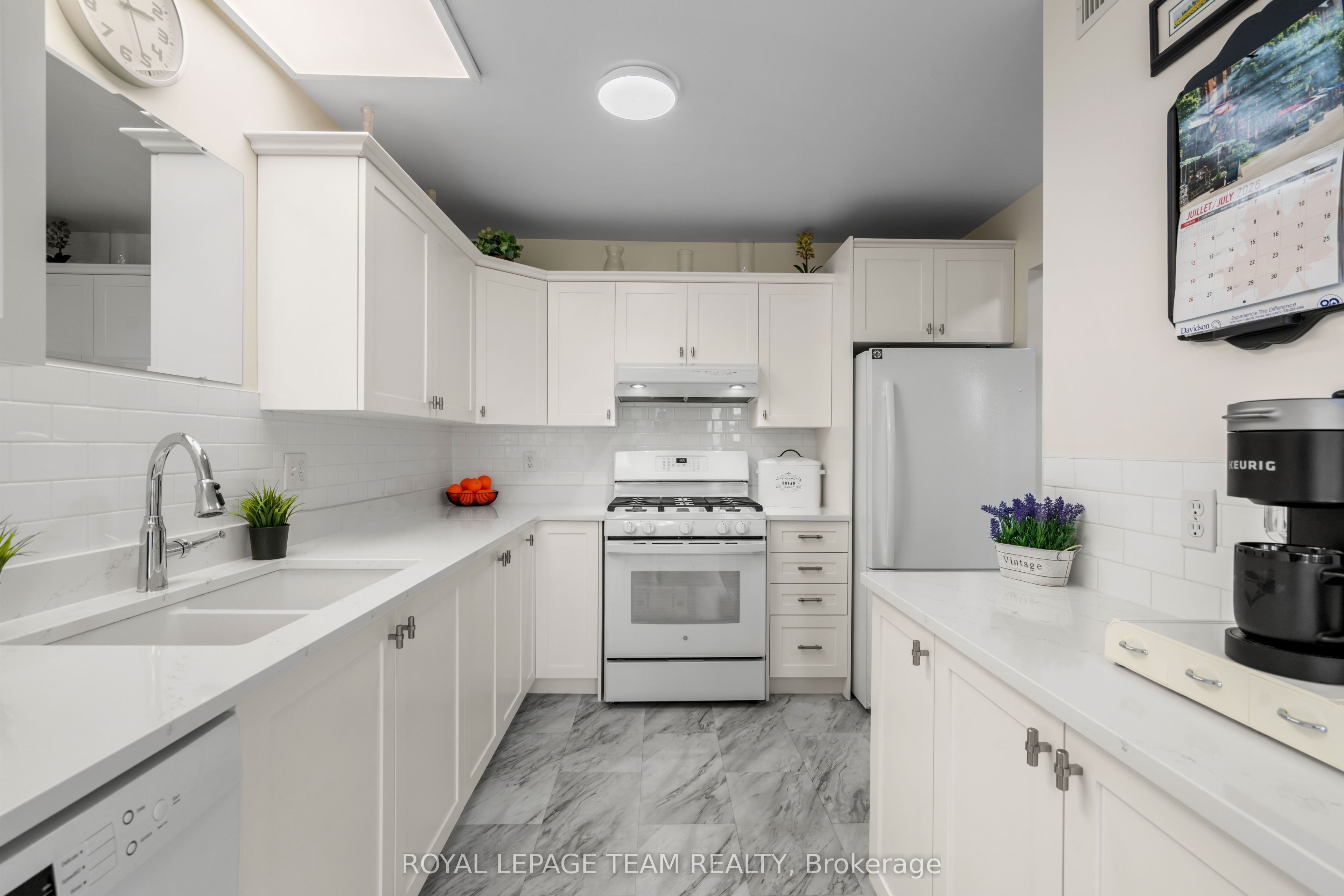 2 Billings Avenue W Property Photo 6