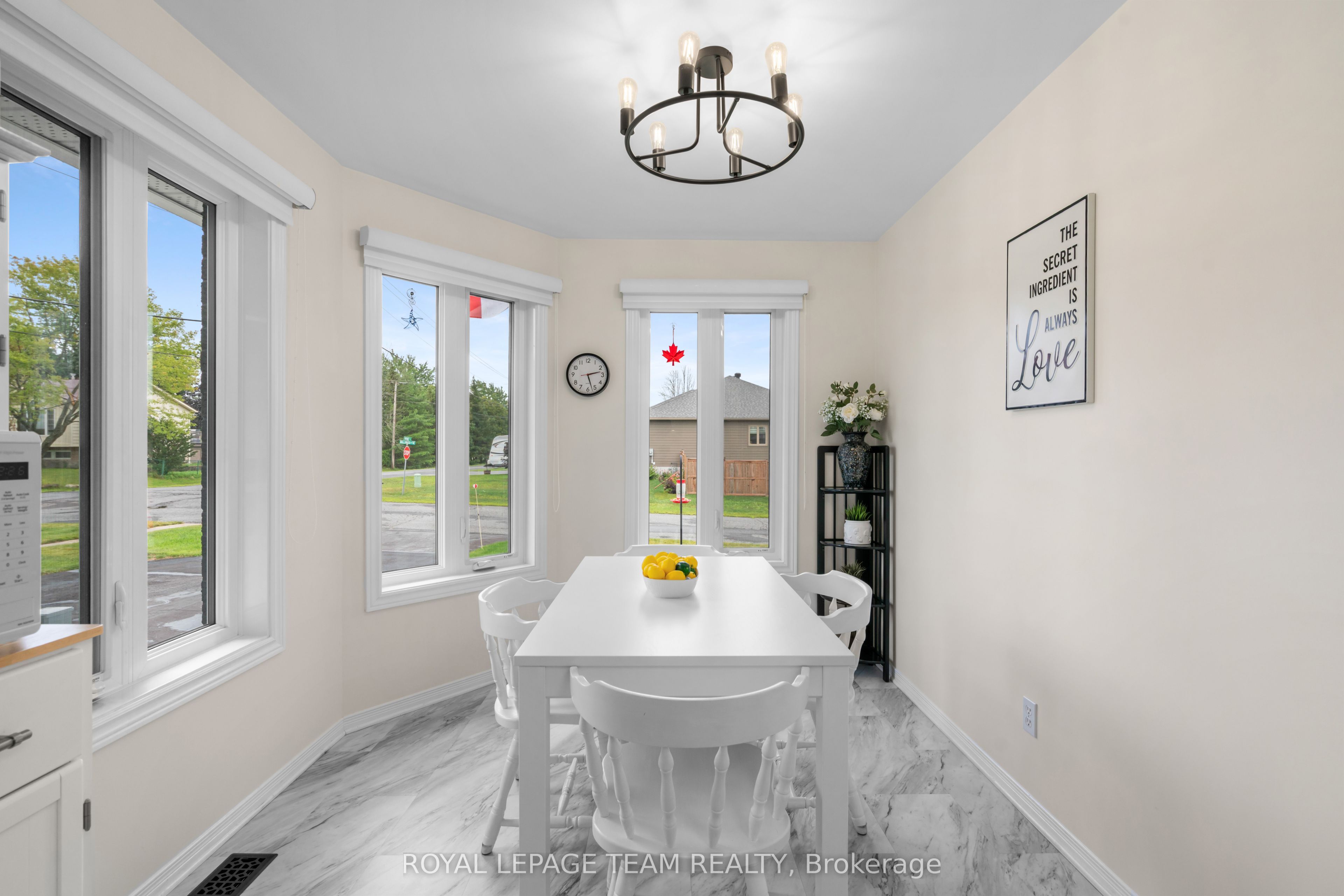 2 Billings Avenue W Property Photo 10