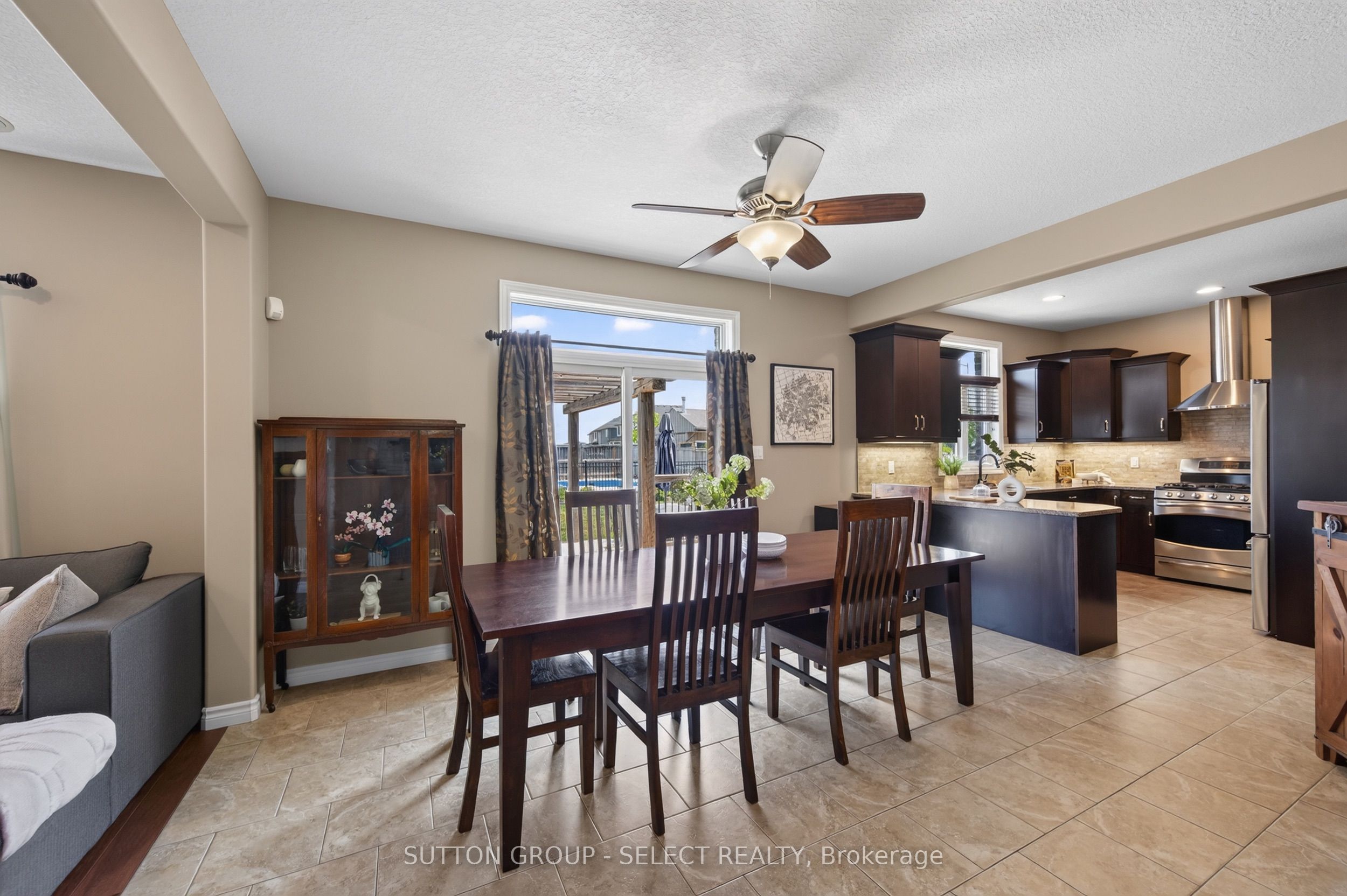 6 Ashwood Crescent Property Photo 8