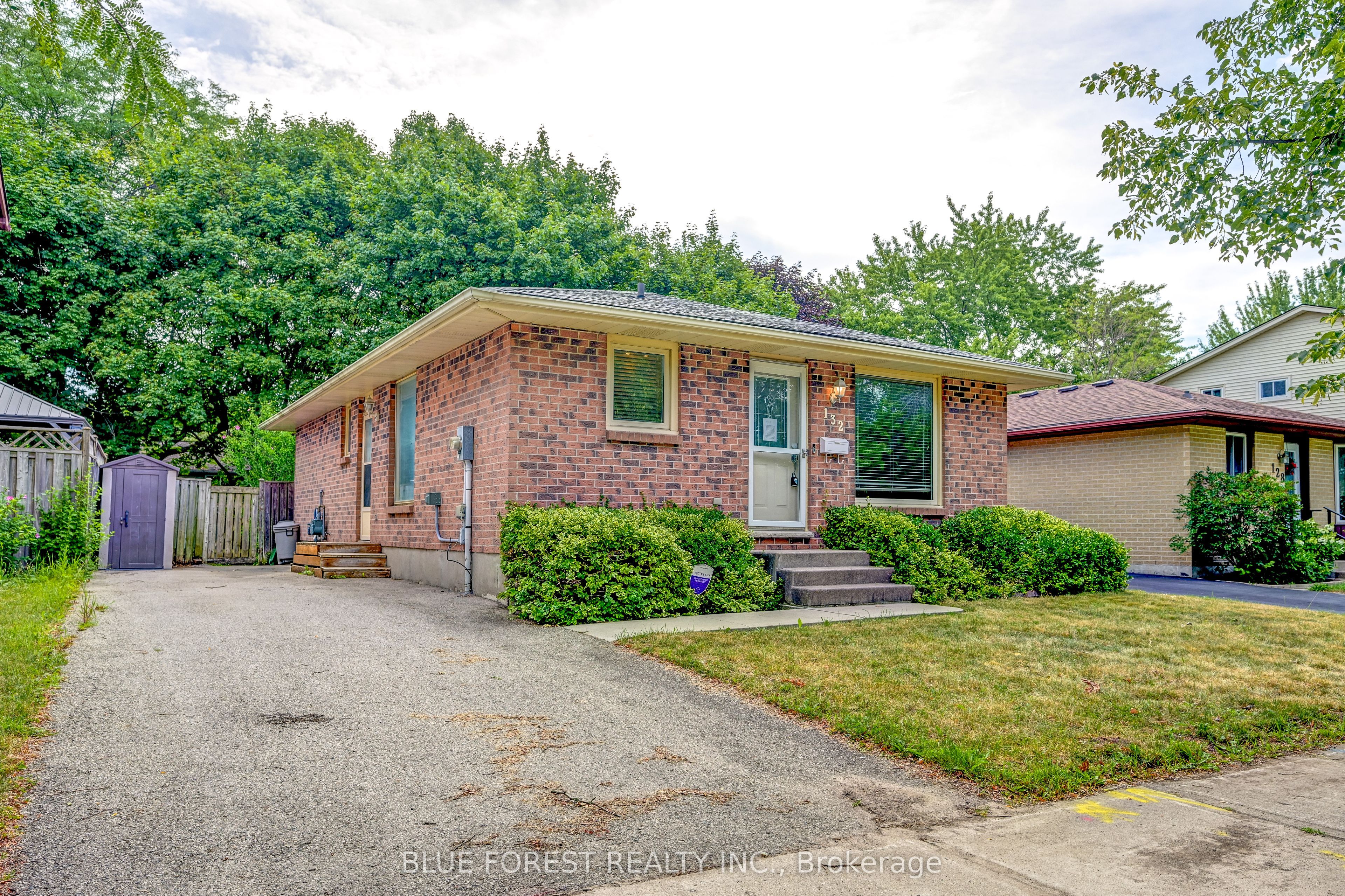 132 Ardsley Crescent Property Photo 1