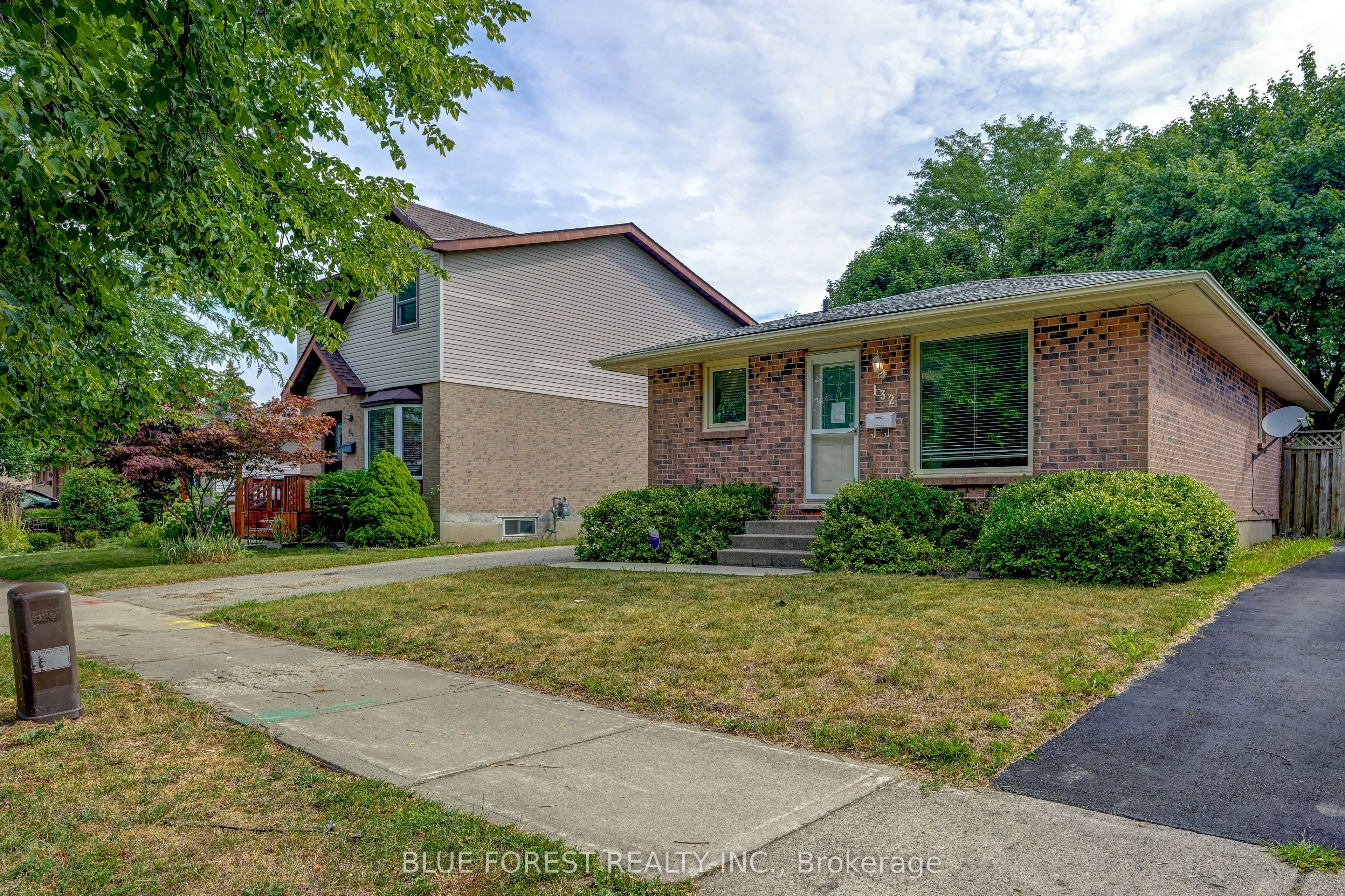132 Ardsley Crescent Property Photo 2