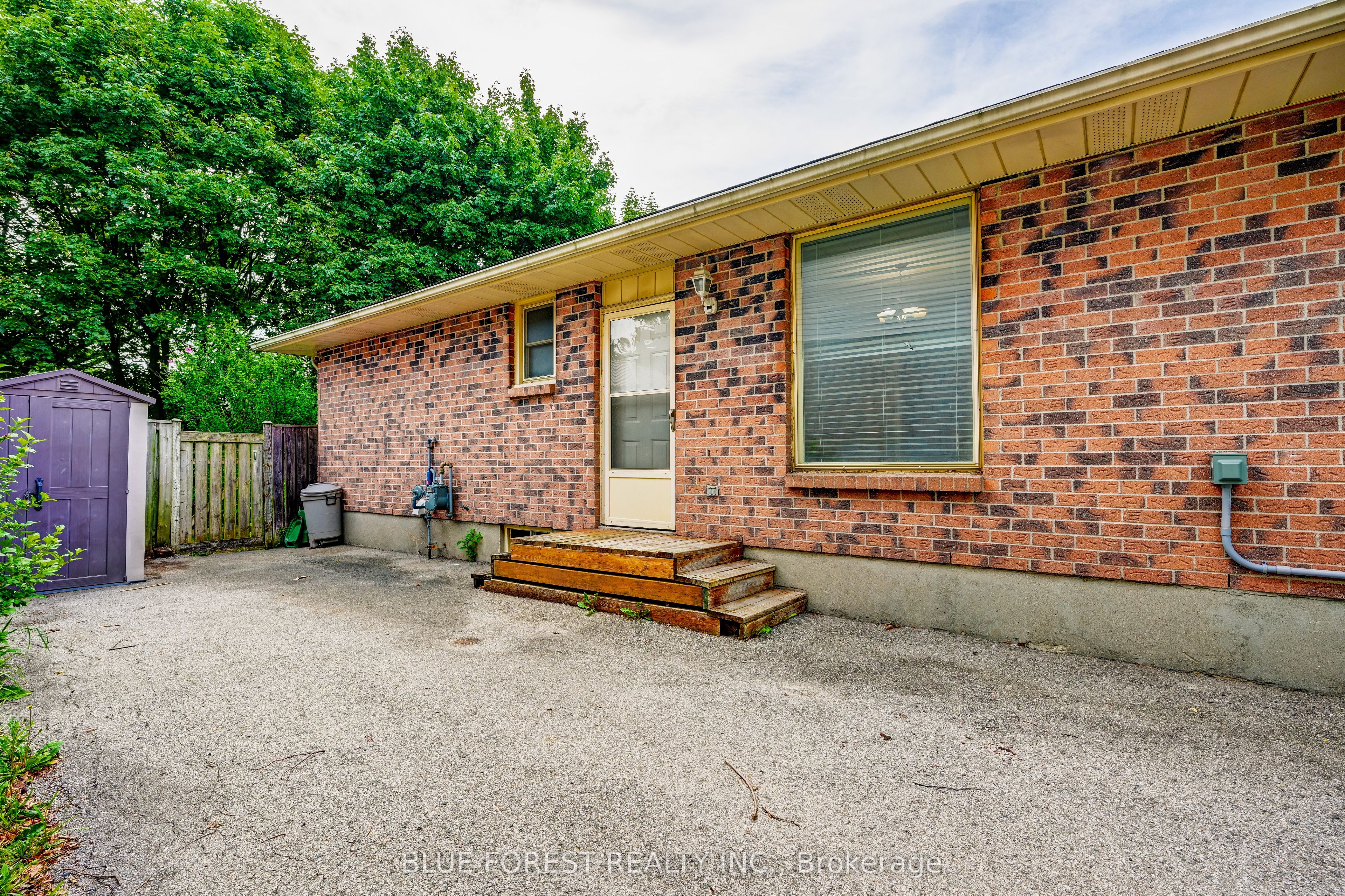 132 Ardsley Crescent Property Photo 4