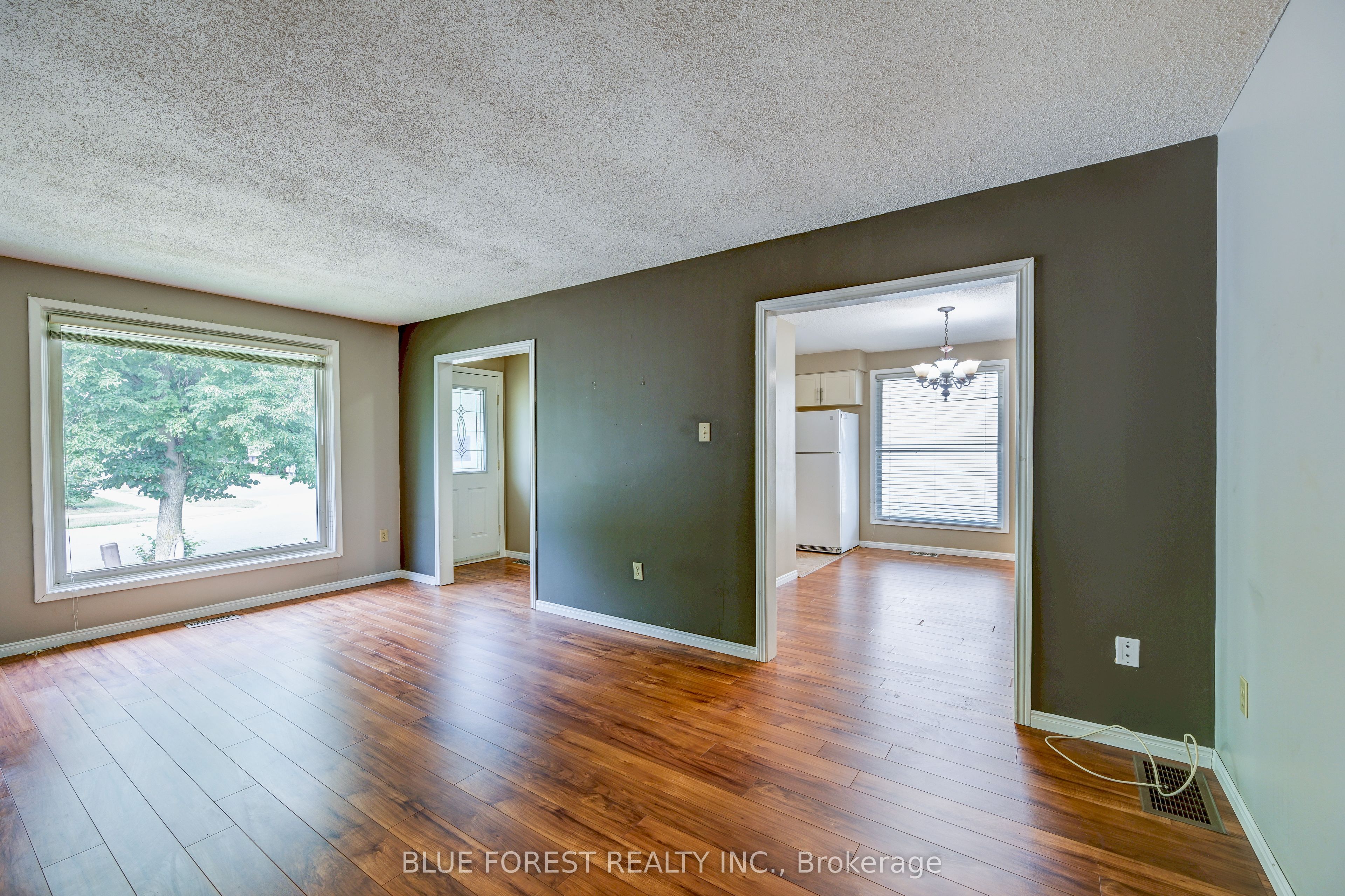 132 Ardsley Crescent Property Photo 5