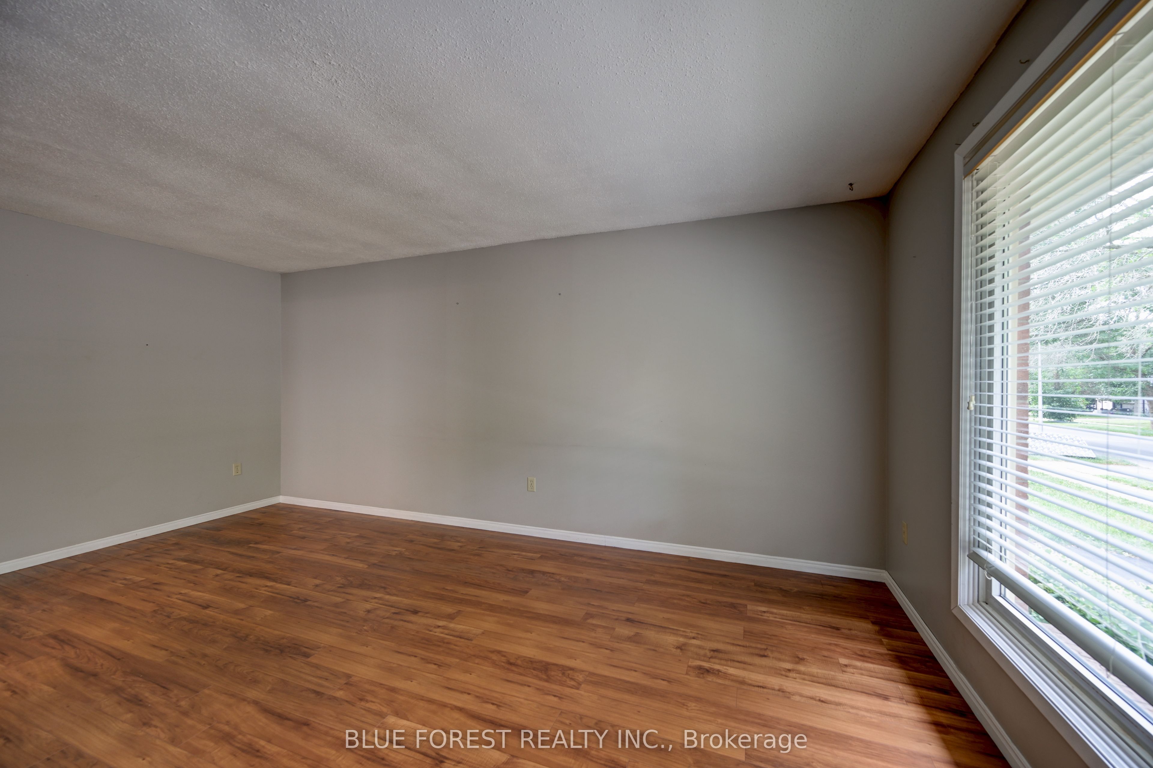 132 Ardsley Crescent Property Photo 6