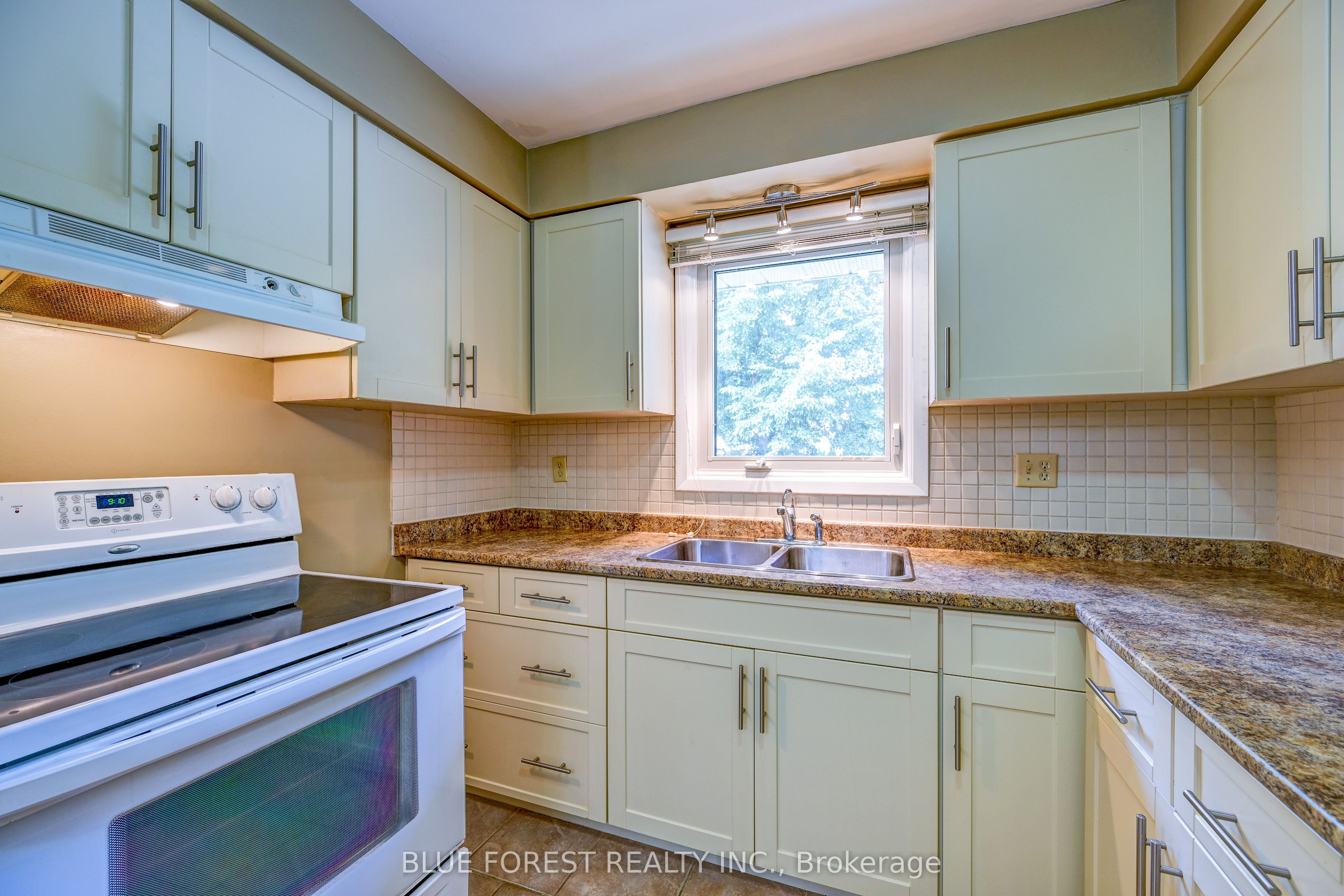 132 Ardsley Crescent Property Photo 8