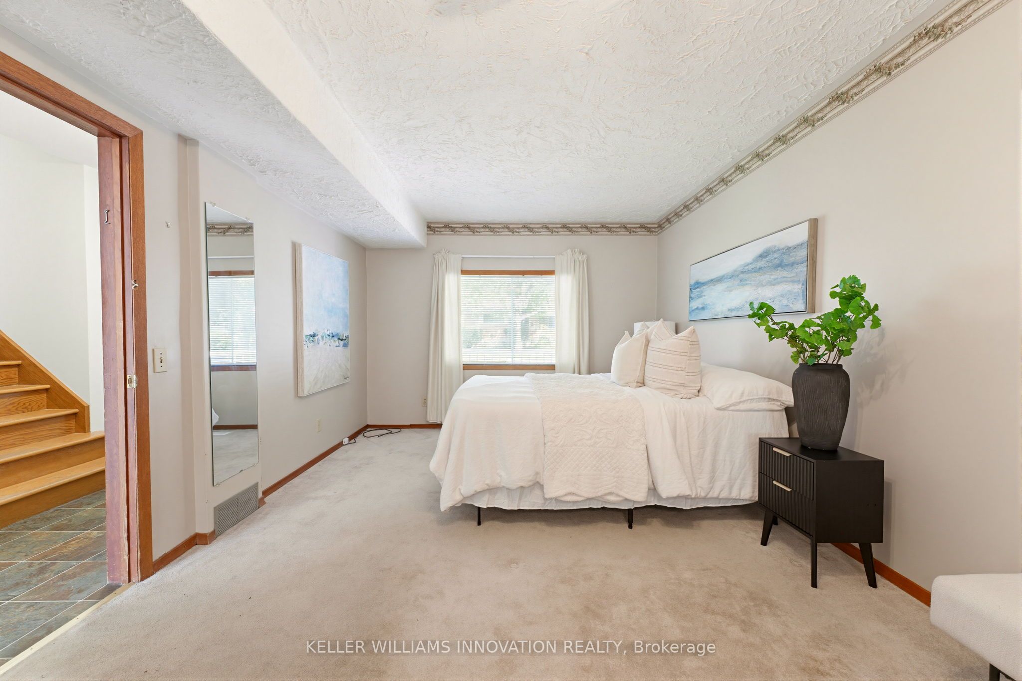 665 Richmond Avenue N Property Photo 6