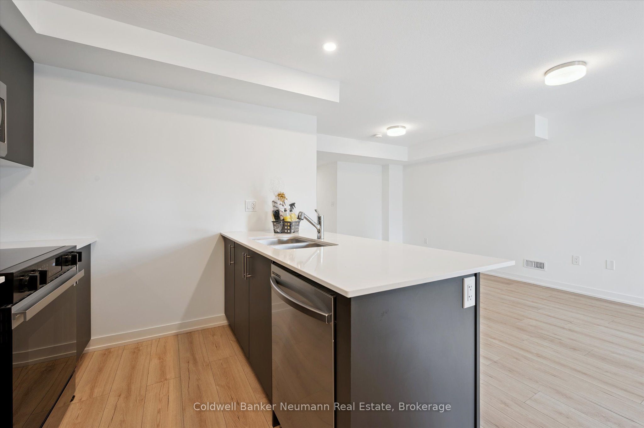 940 St David Street N 25 Property Photo 6