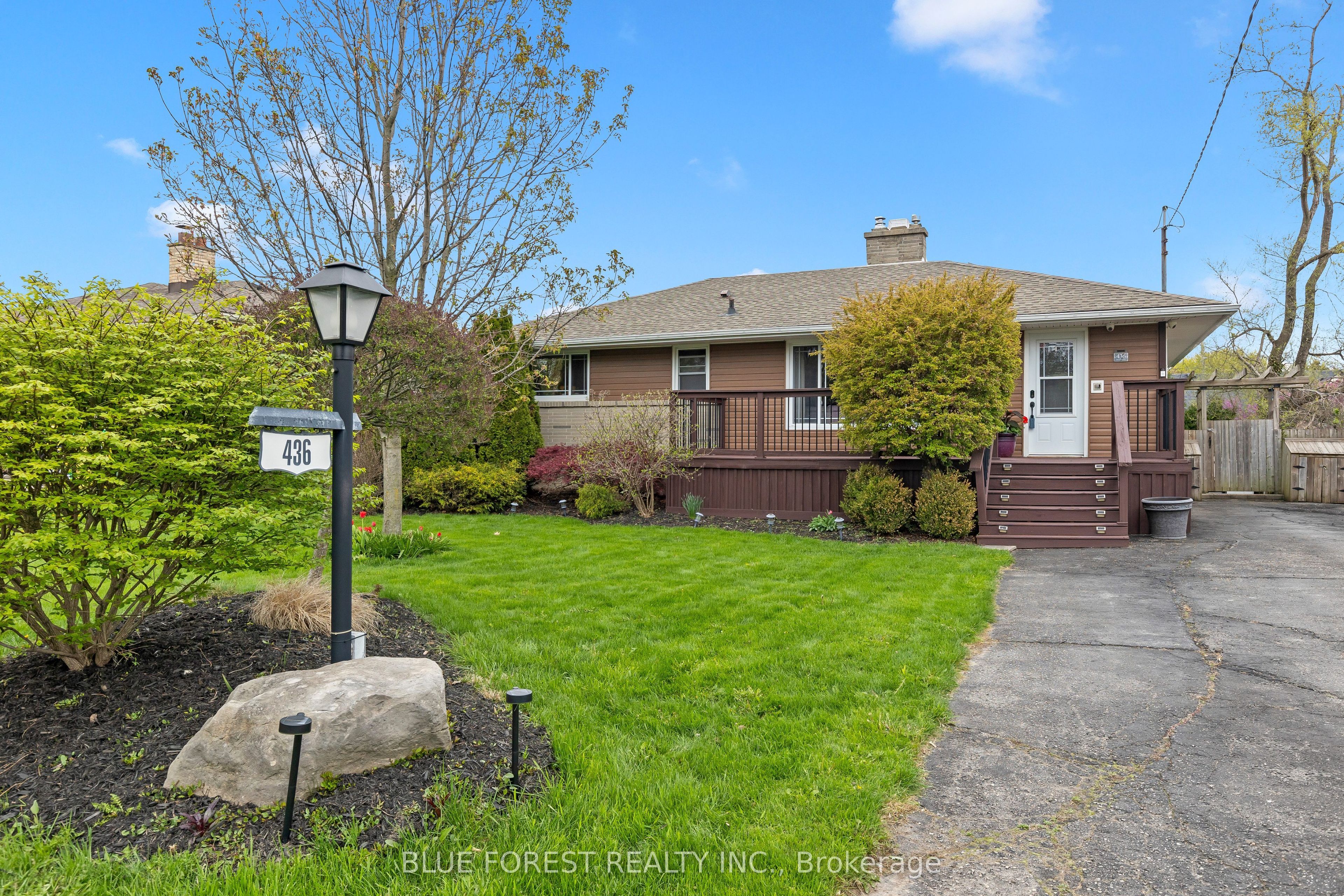 436 Baseline Road E Property Photo 1