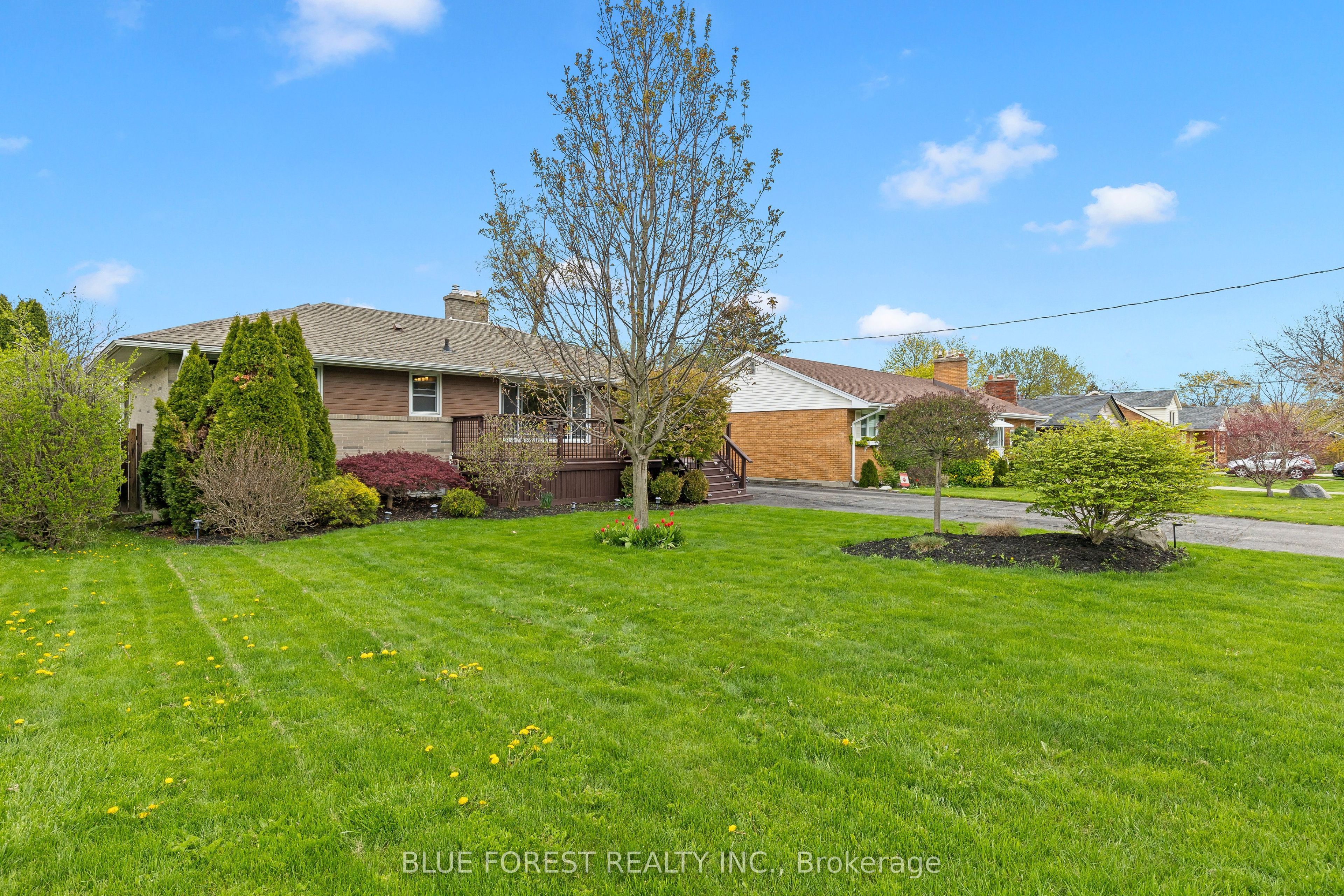 436 Baseline Road E Property Photo 2