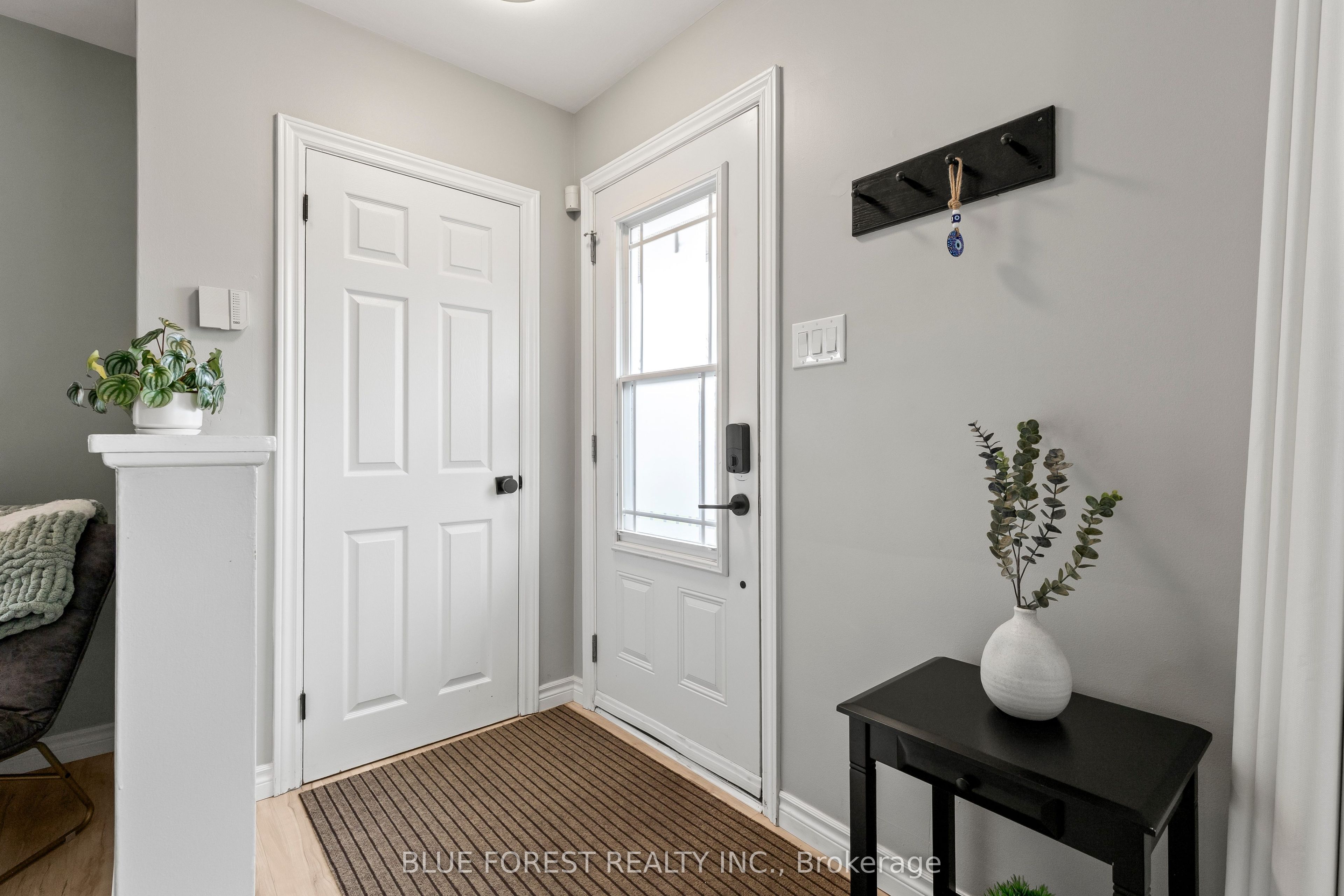 436 Baseline Road E Property Photo 9