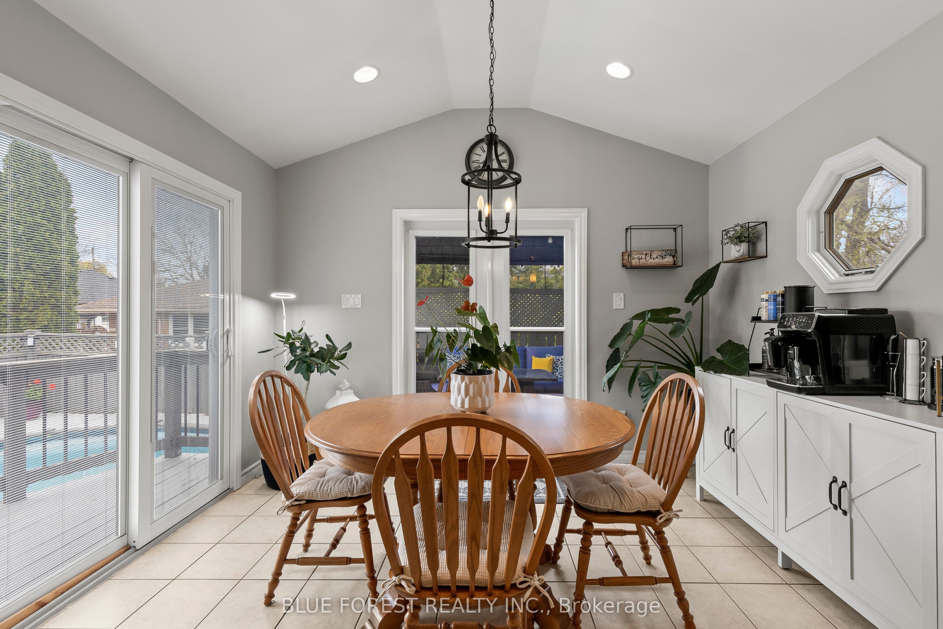 436 Baseline Road E Property Photo 16