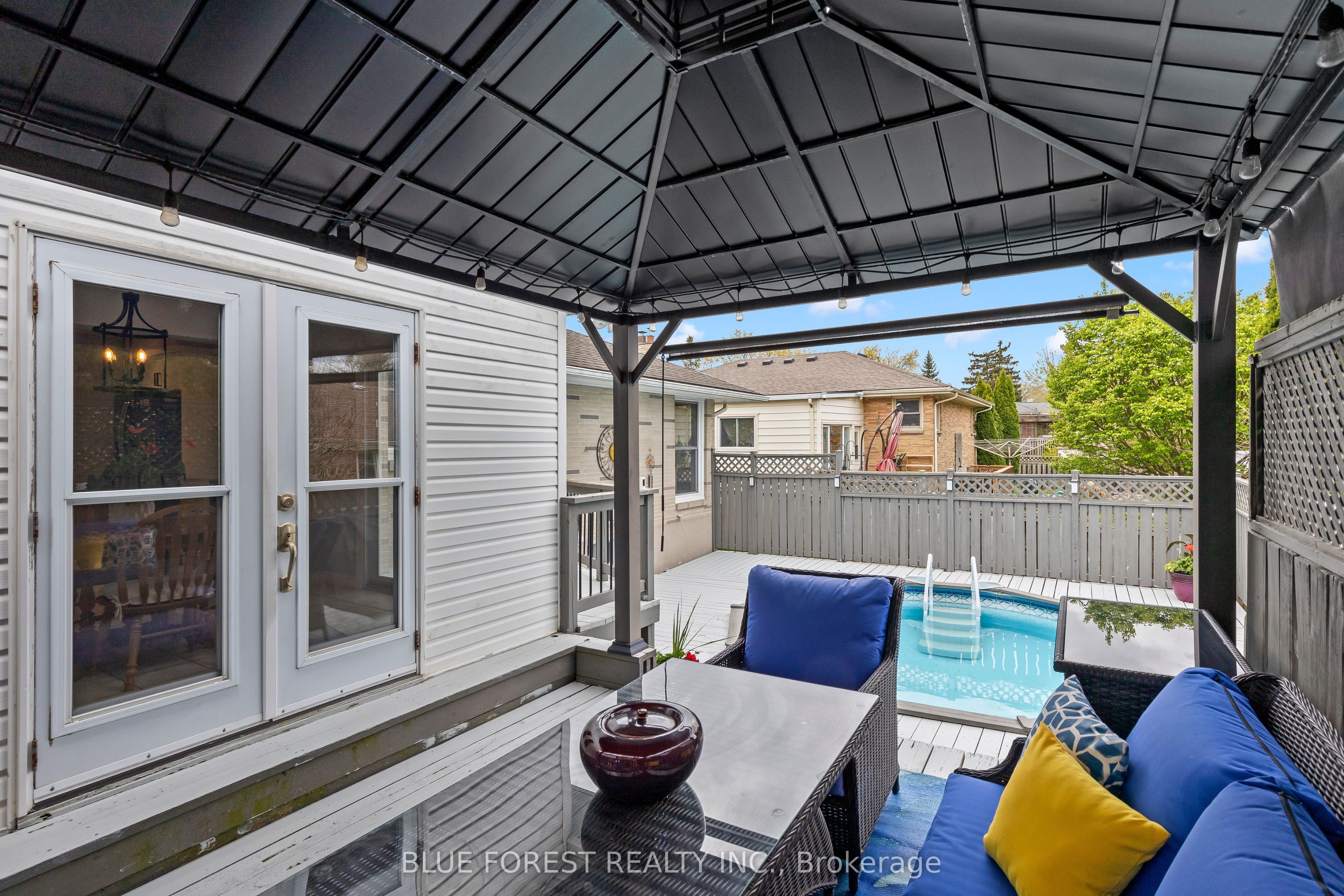 436 Baseline Road E Property Photo 18