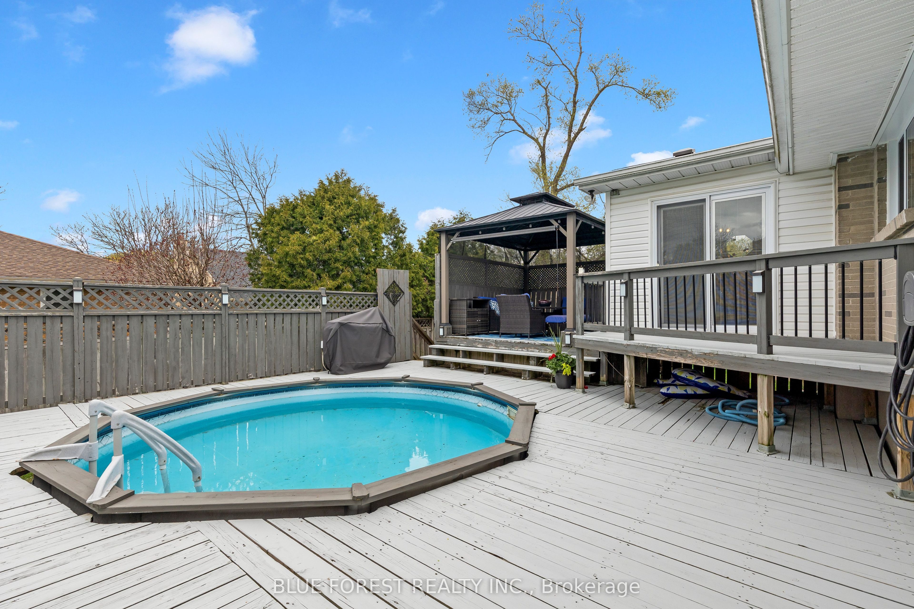 436 Baseline Road E Property Photo 45