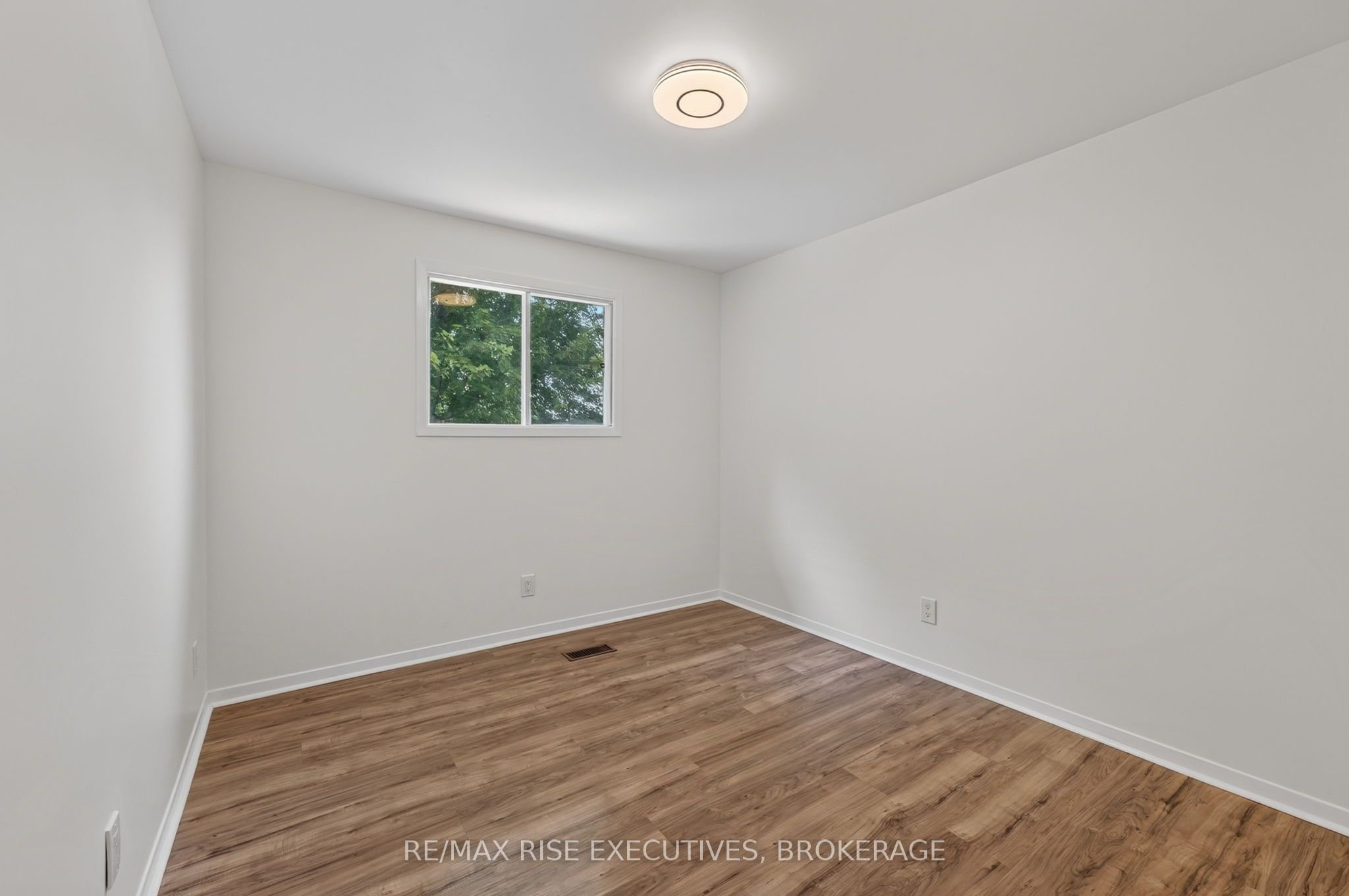 385 Melanie Avenue Property Photo 16