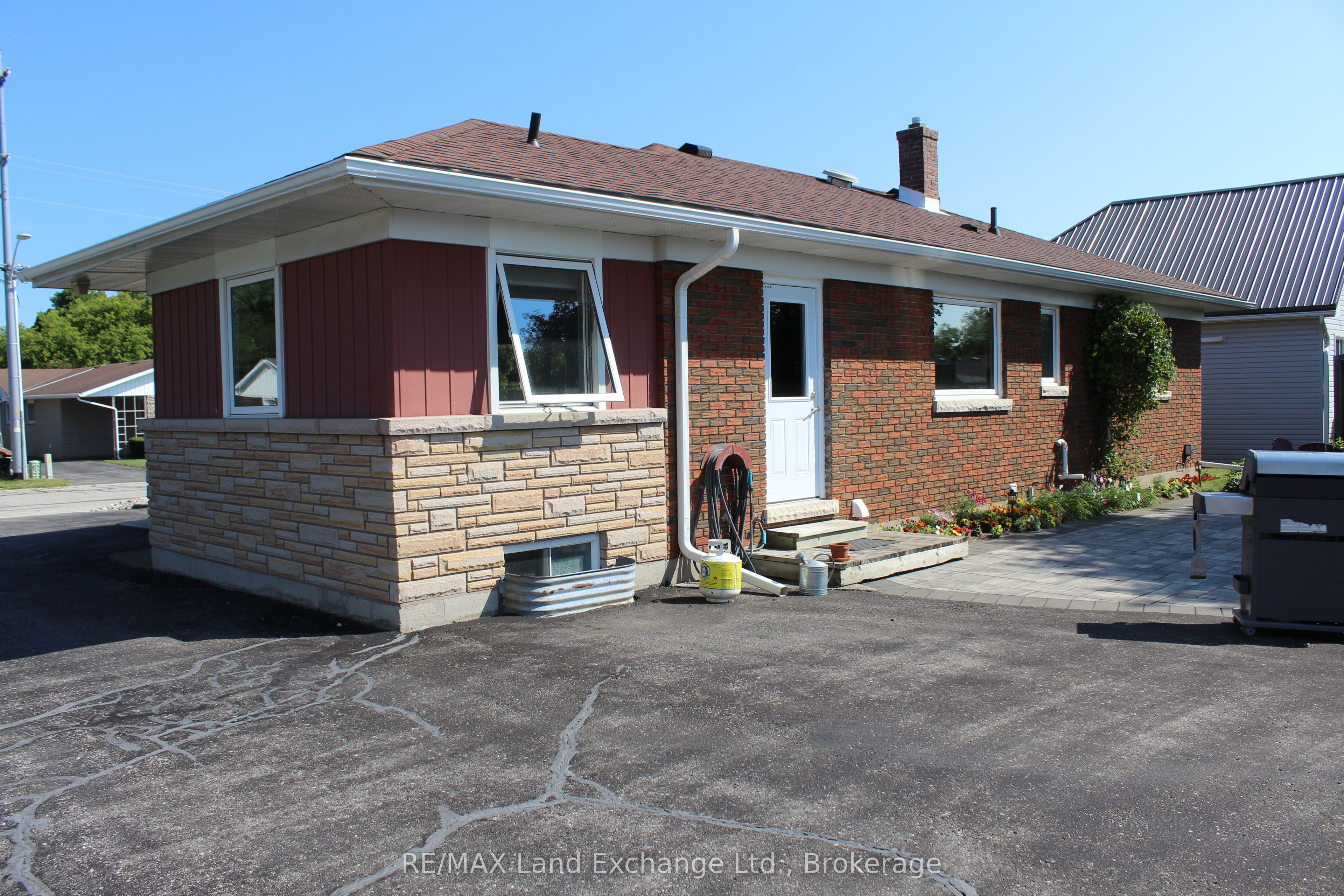 380 Princes Street S Property Photo 13