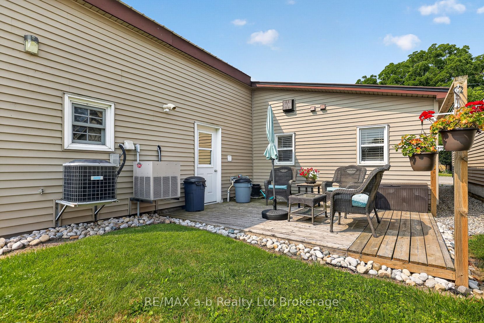 4 Washington Street Property Photo 11