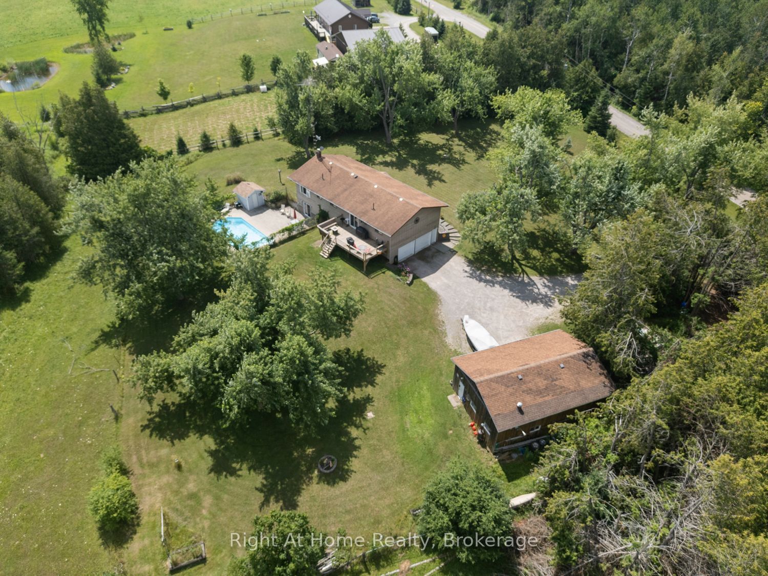 34 Birch Point Road Property Photo 6