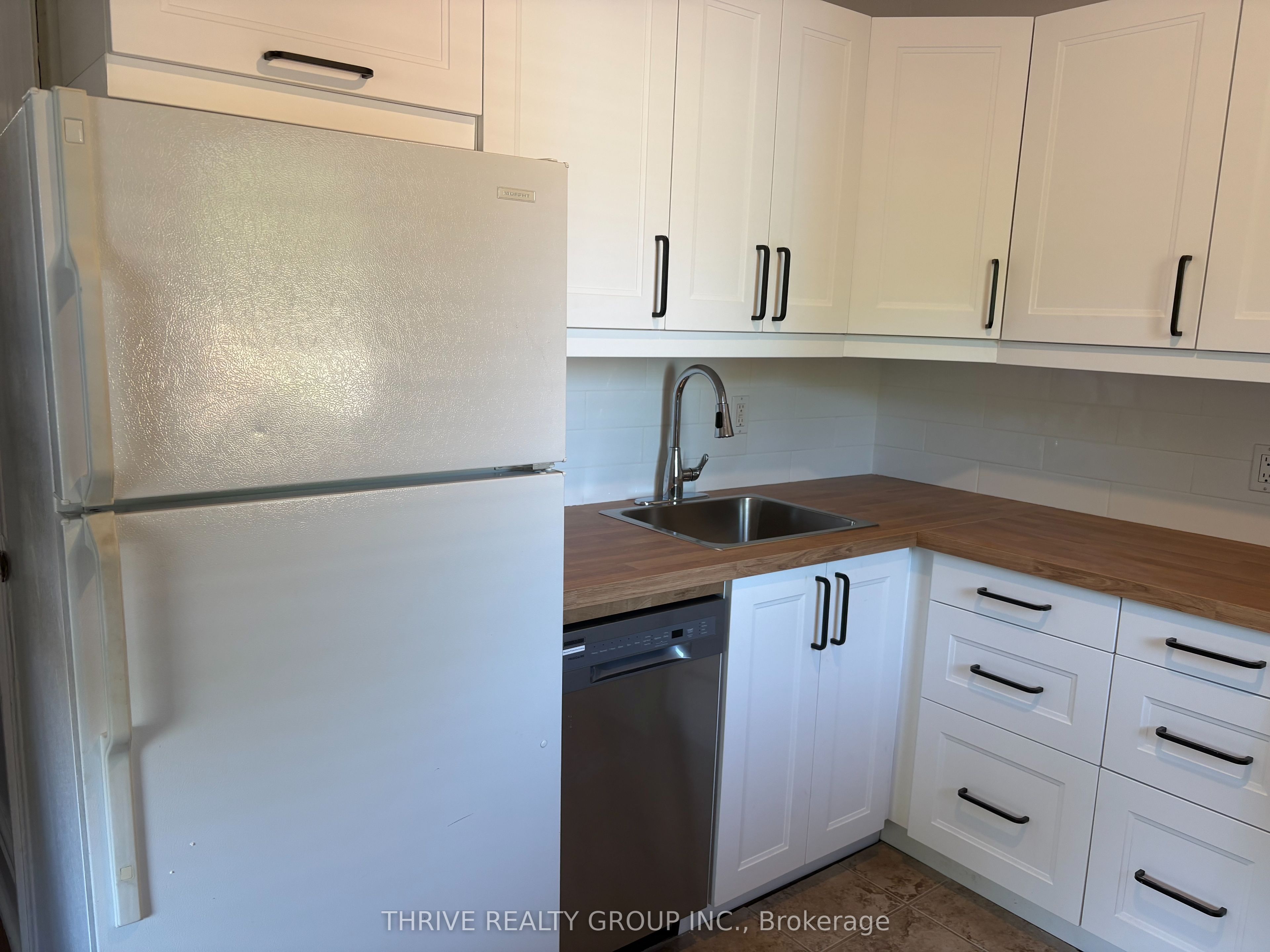 526 Waterloo Street A Property Photo 4