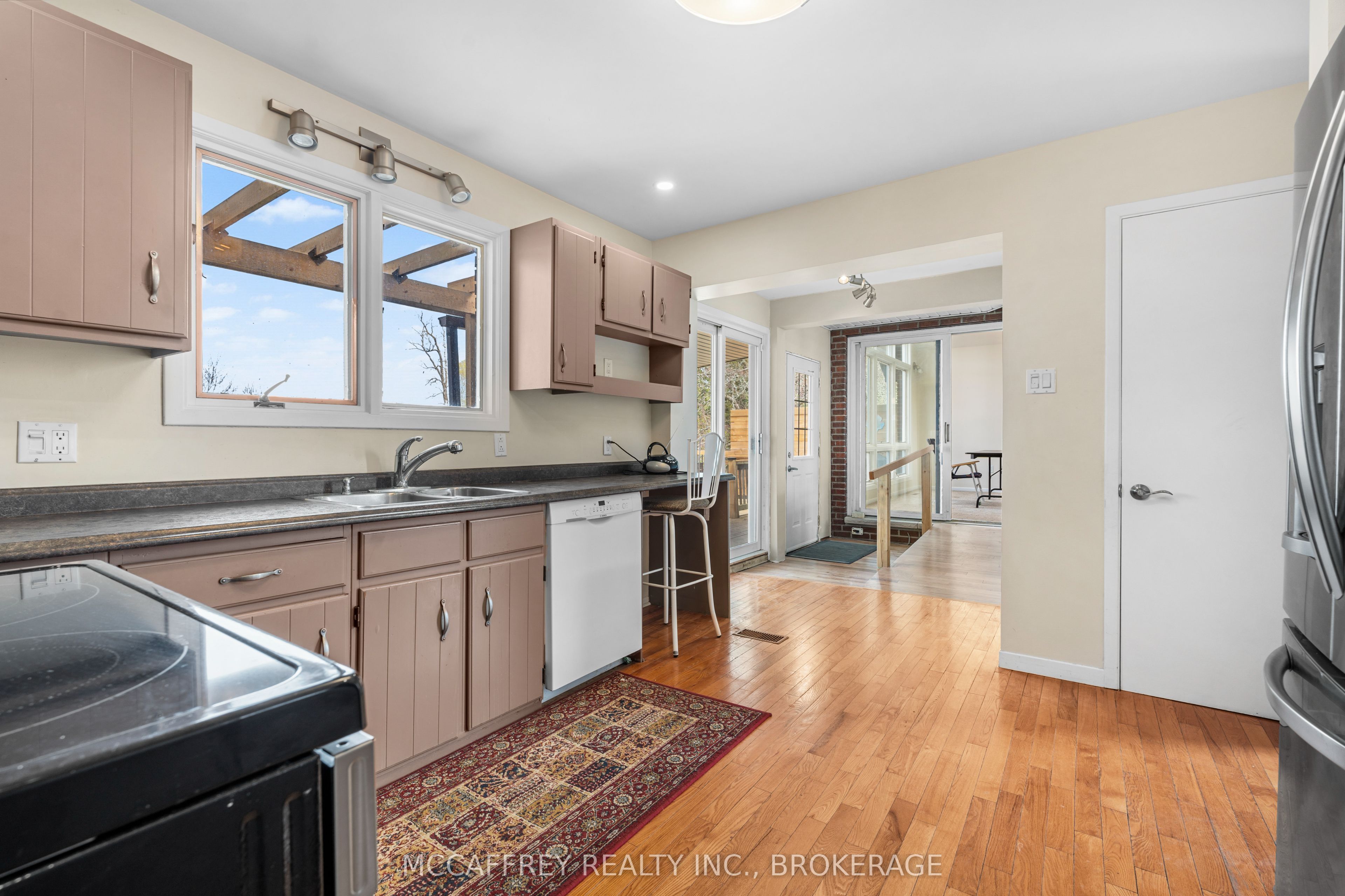 79 River Road Property Photo 14