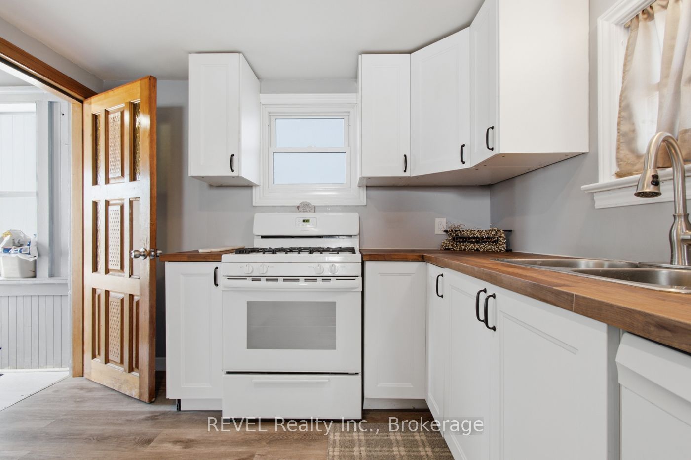 149 Knoll Street Property Photo 8