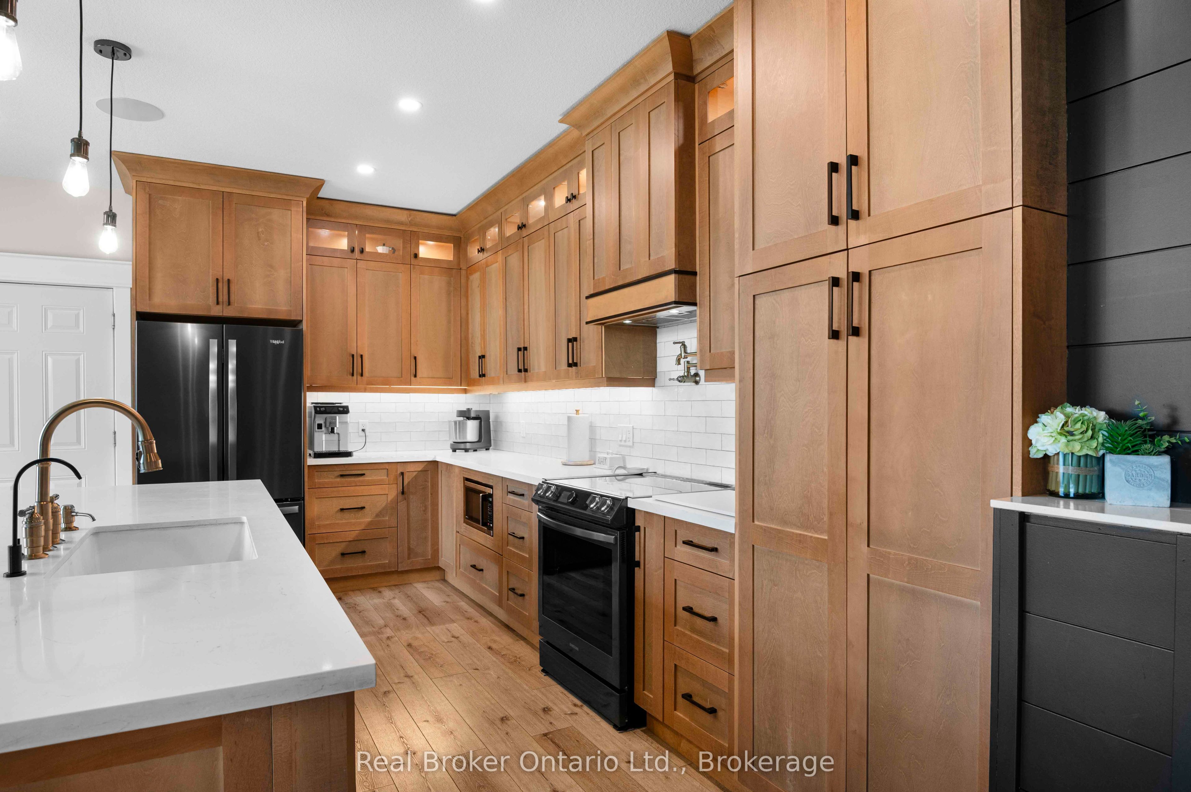 156 Pine View Drive Property Photo 9