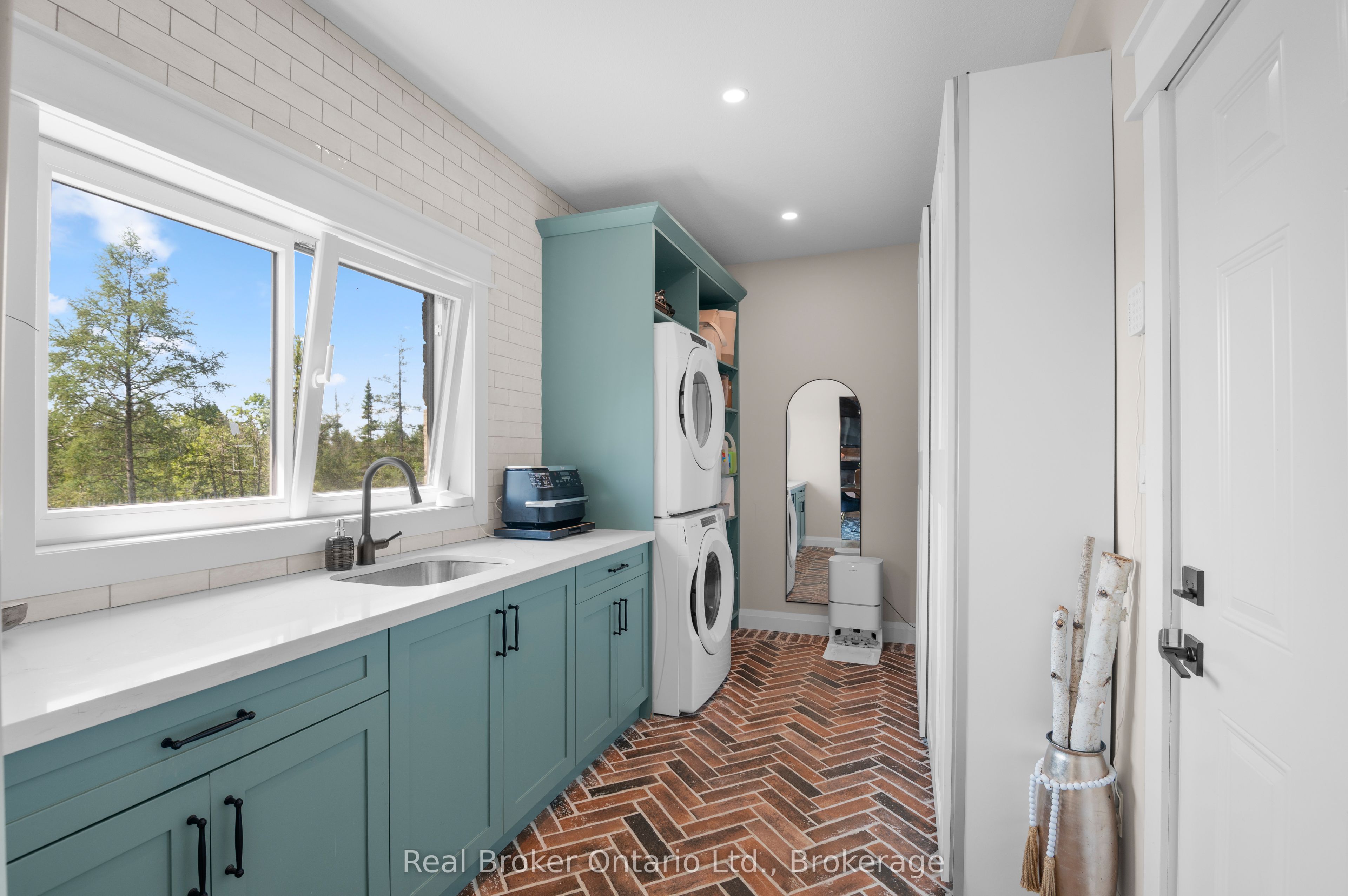 156 Pine View Drive Property Photo 13