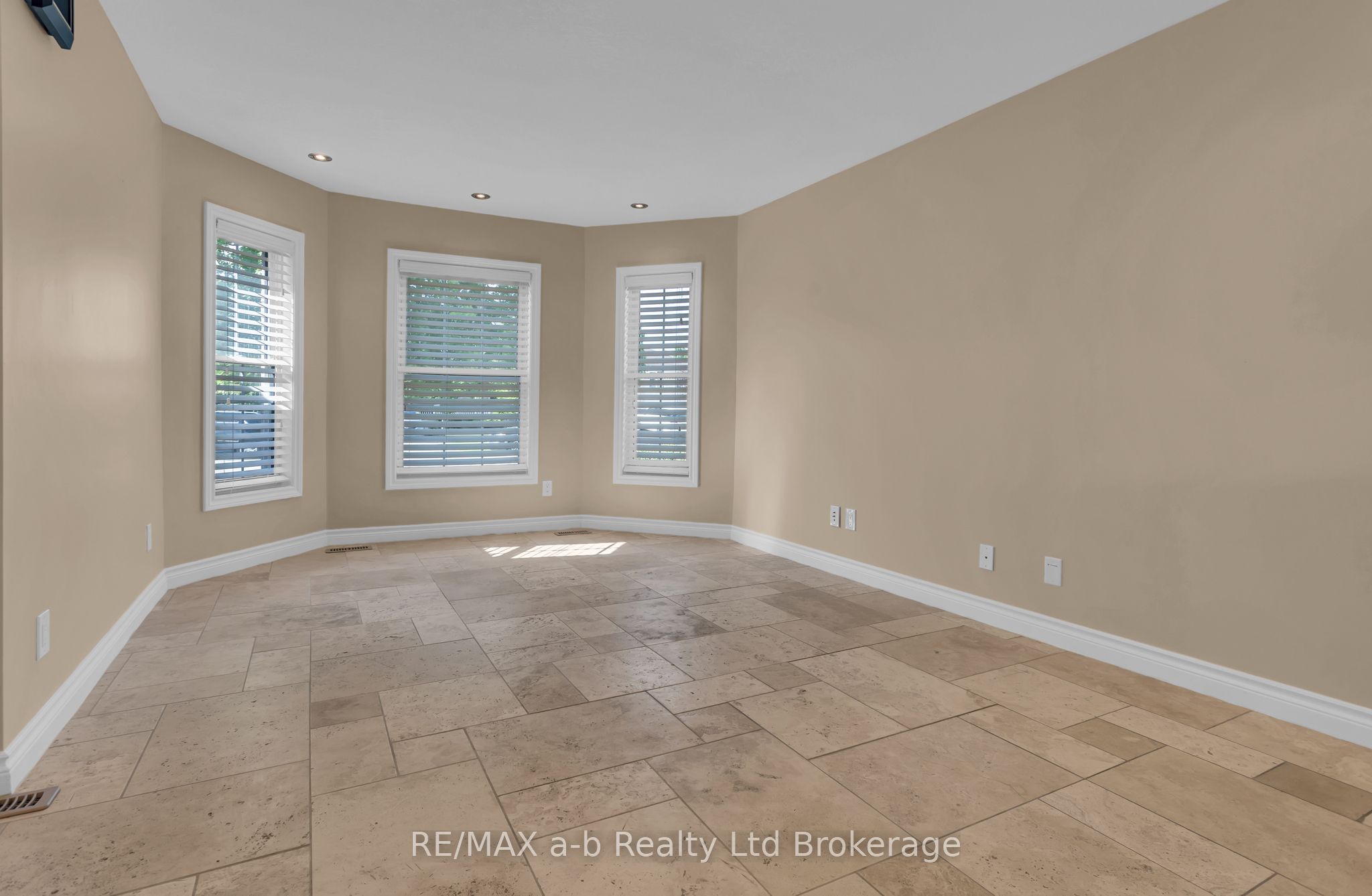 54 Pebble Beach Court Property Photo 12
