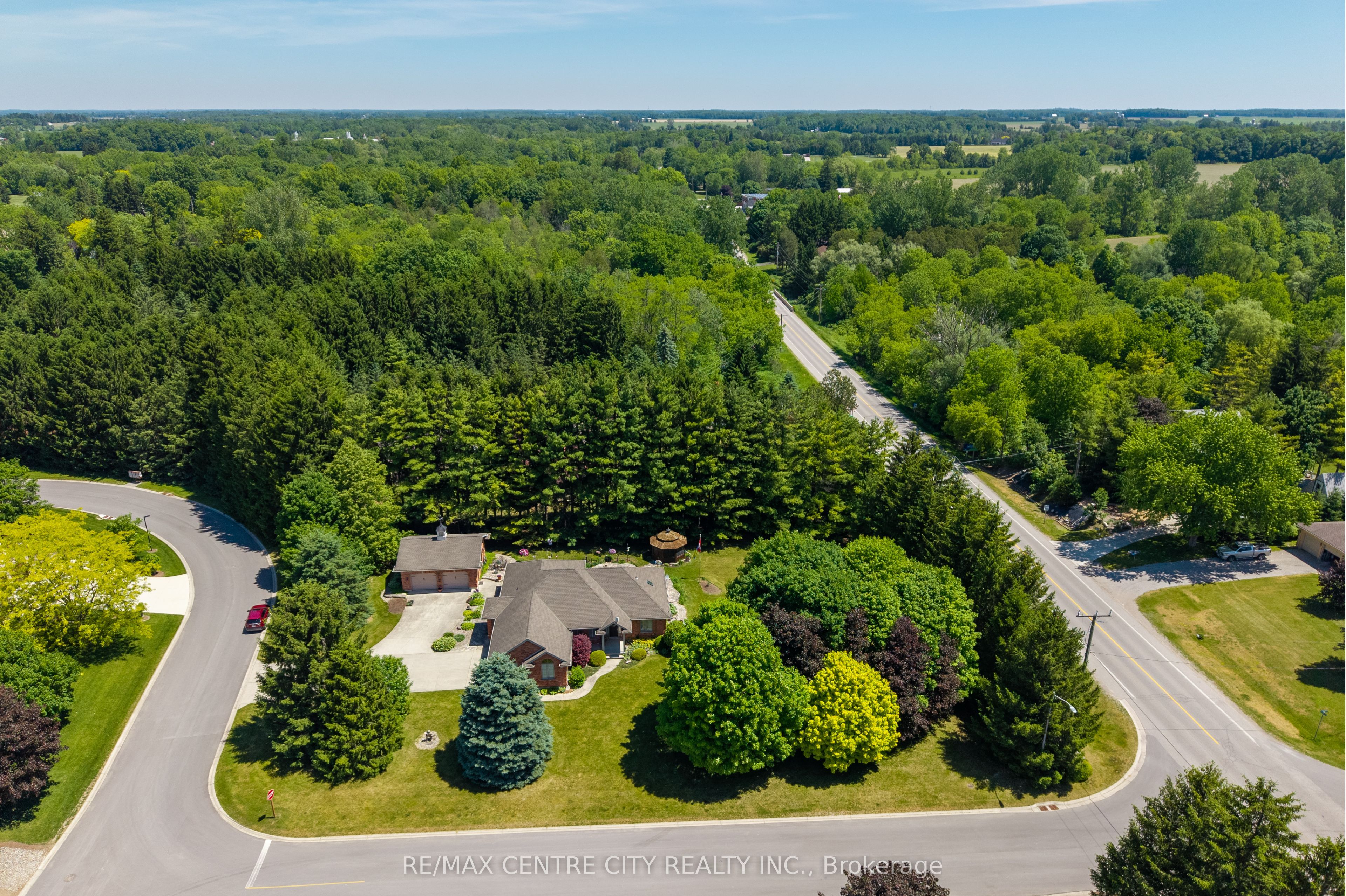 61 Aberdeen Drive Property Photo 2
