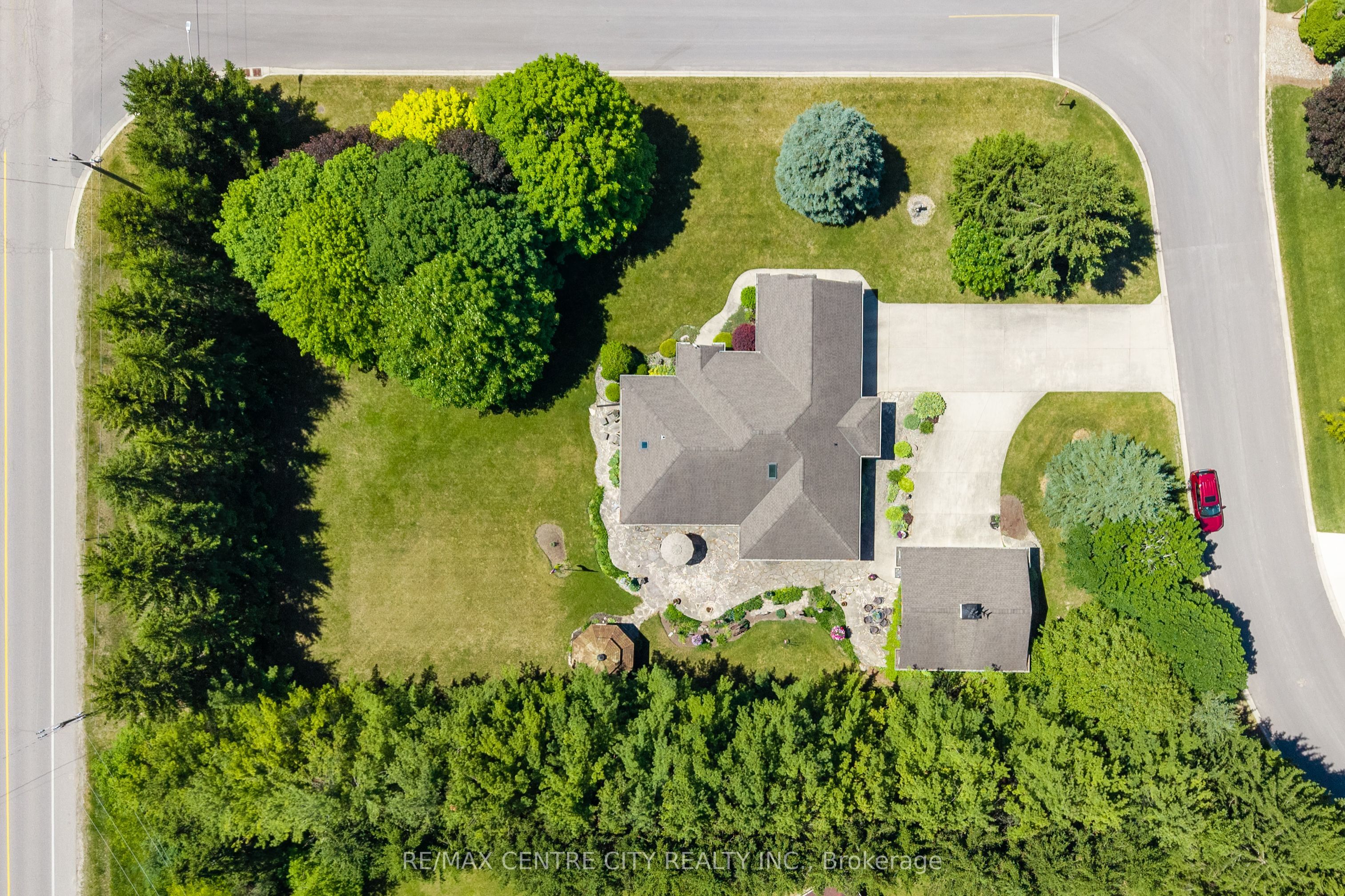 61 Aberdeen Drive Property Photo 3