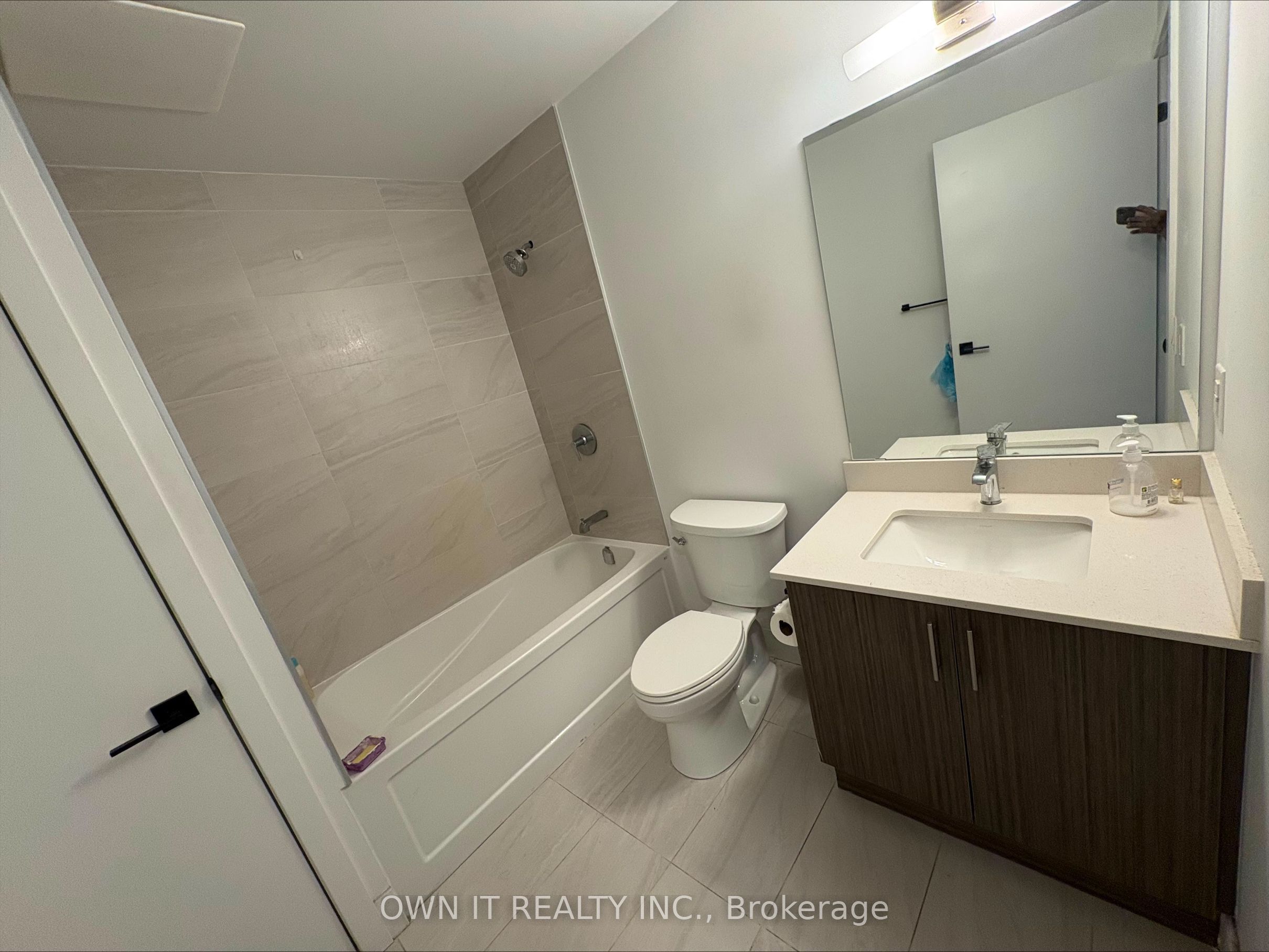 2782 Barton Street E 312 Property Photo 4