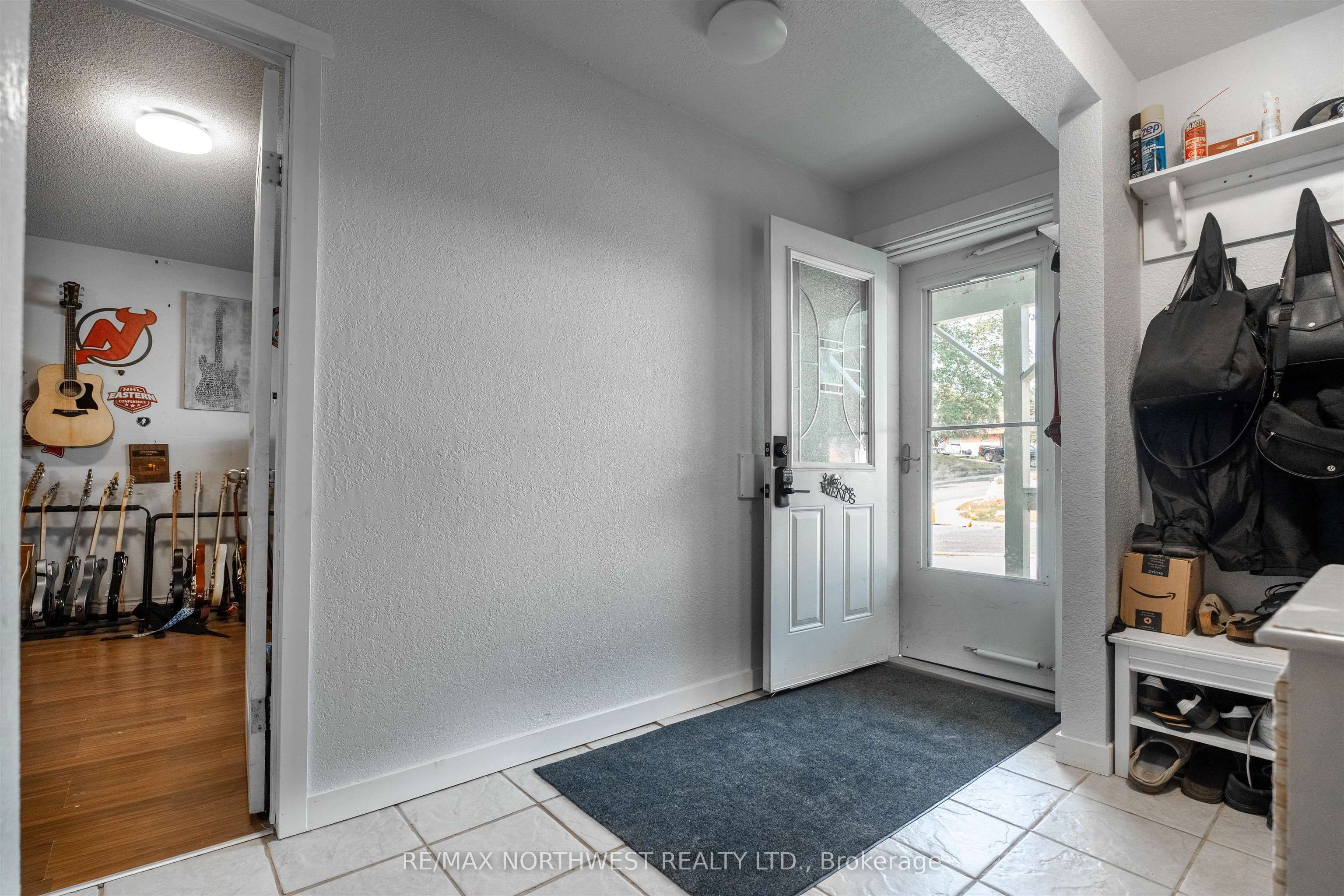 29 Amethyst Street Property Photo 6