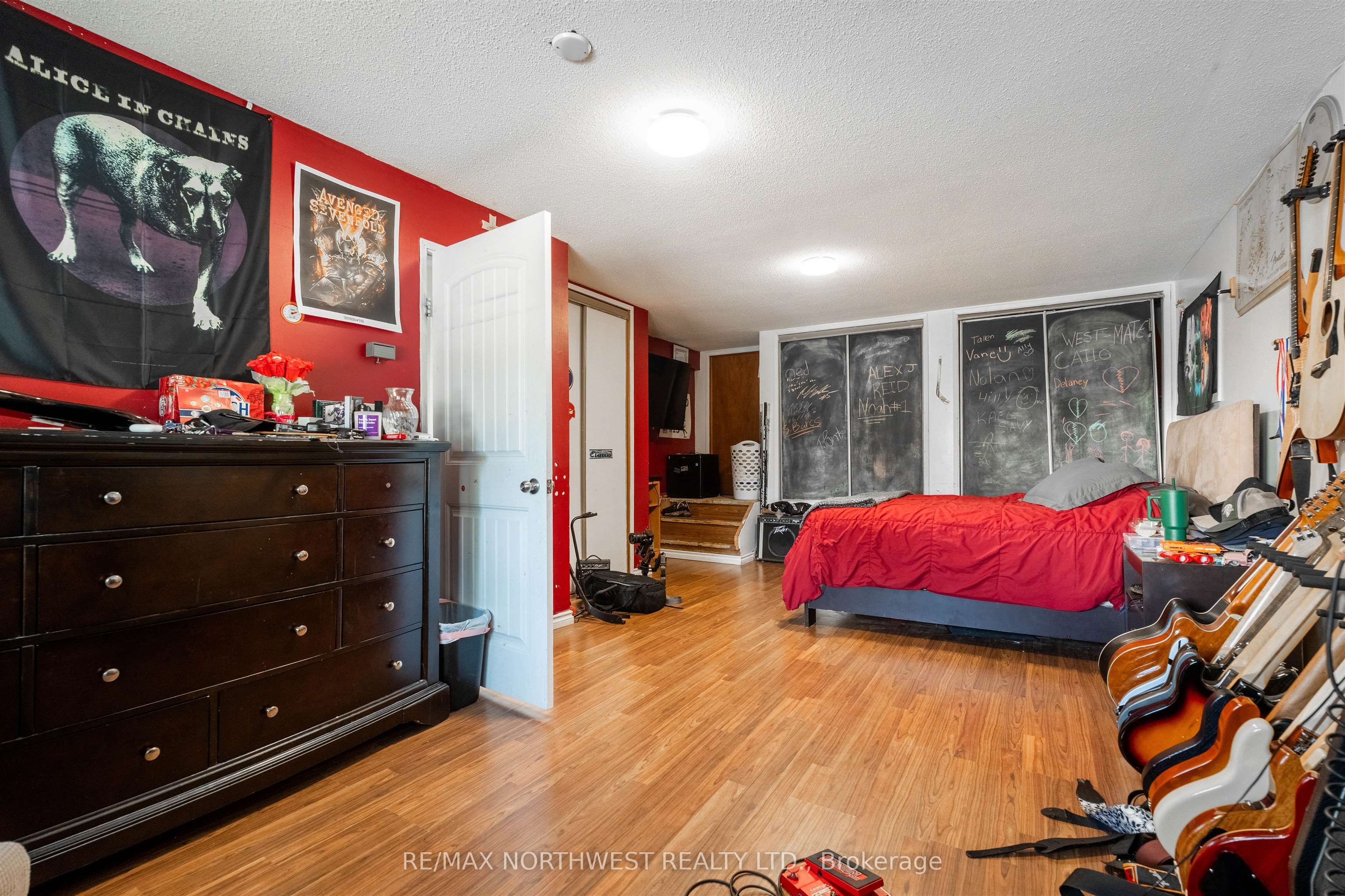 29 Amethyst Street Property Photo 45