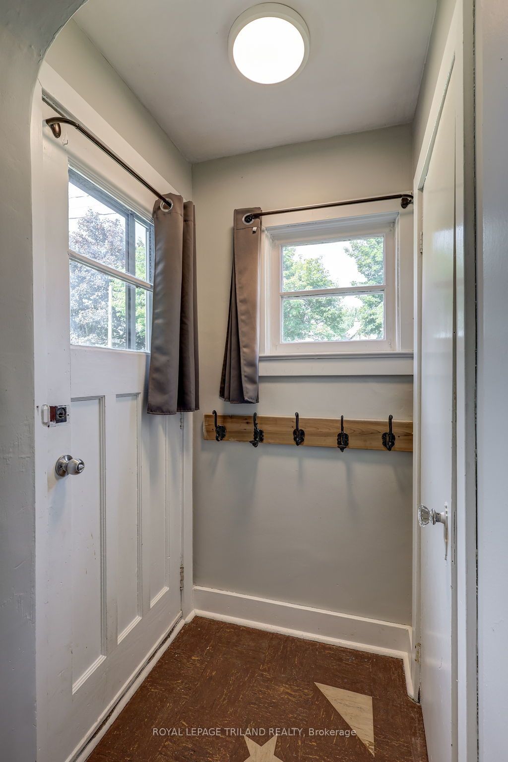 127 Hughes Street Property Photo 8