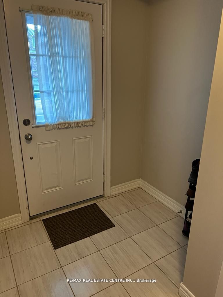 630 Linden Drive E Property Photo 1