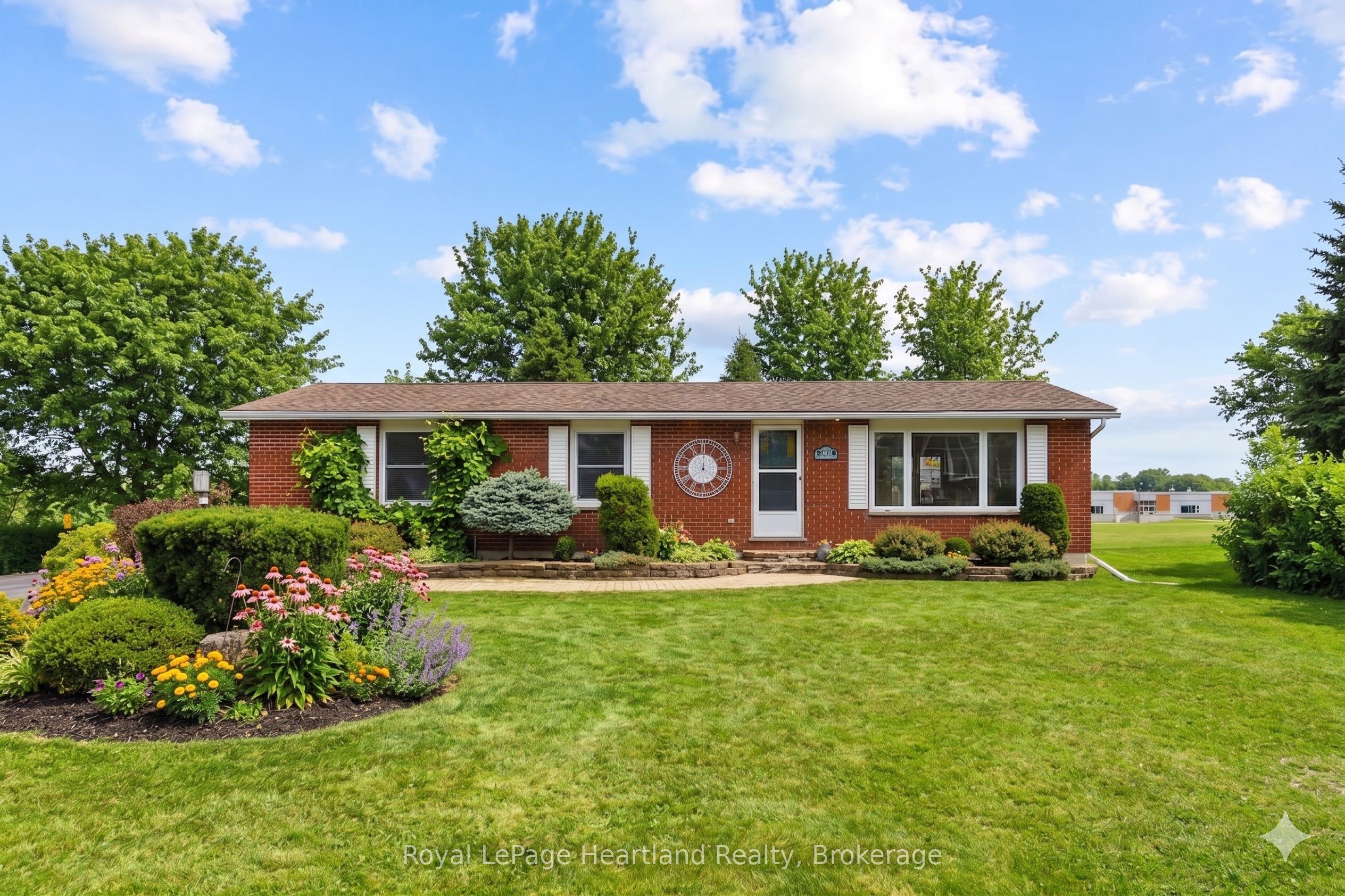 284 Manor Road Property Photo 1
