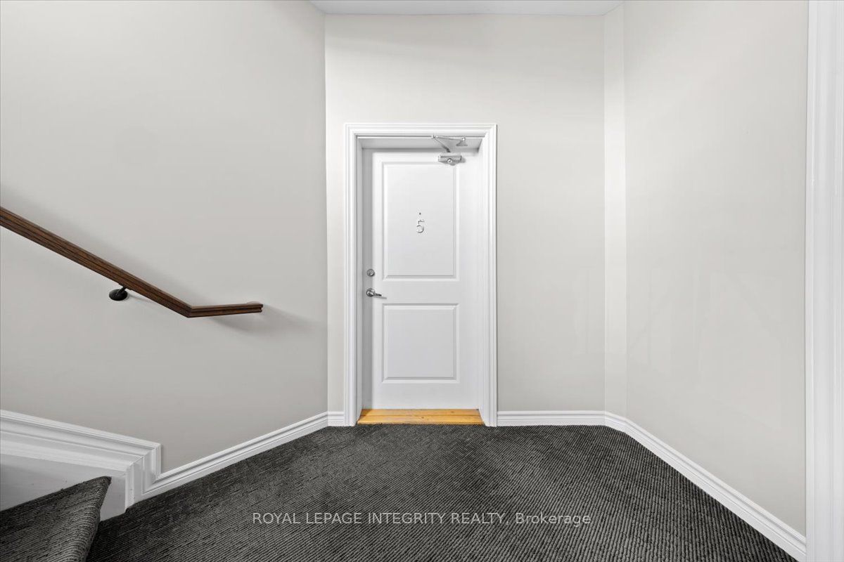 100 Prestige Circle 5 Property Photo 3