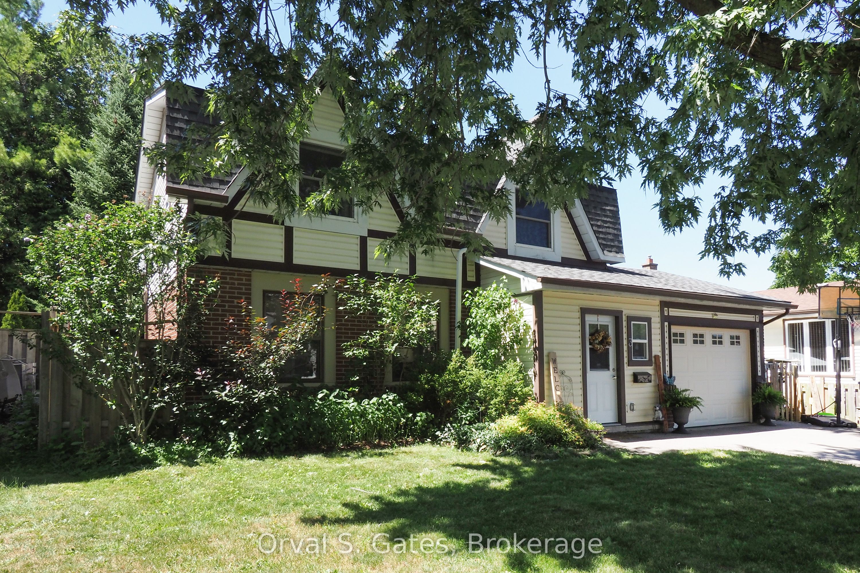 3 Queensdale Crescent Property Photo 1