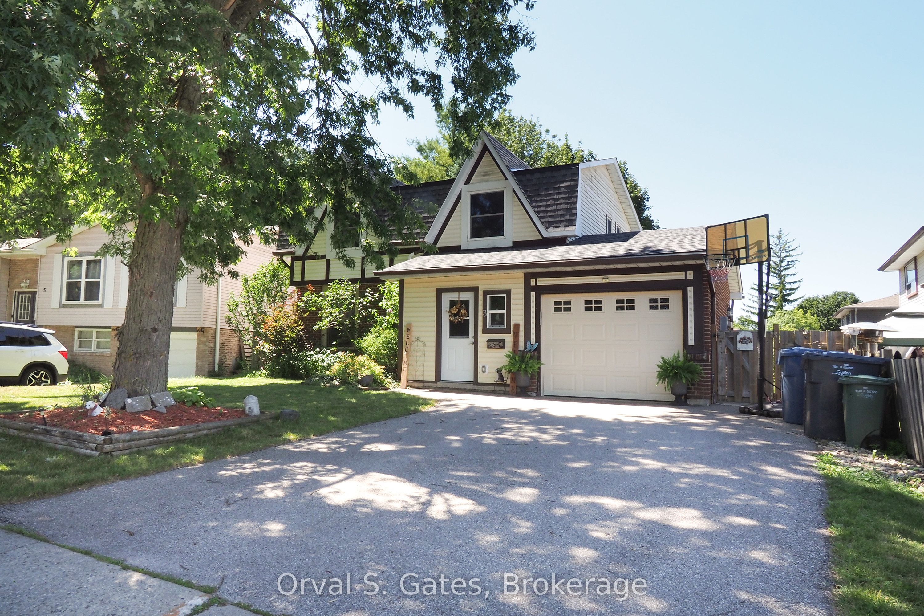 3 Queensdale Crescent Property Photo 2