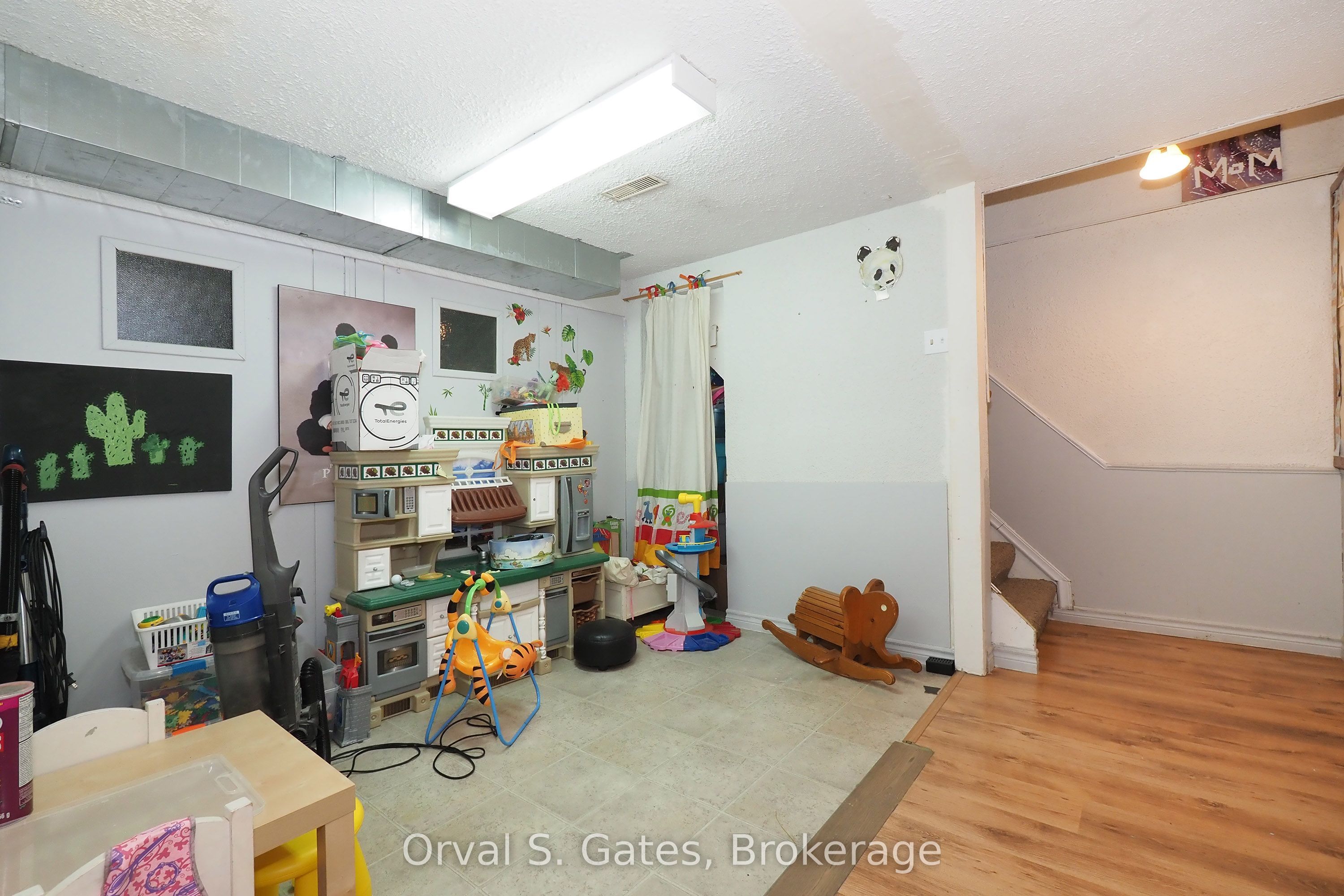 3 Queensdale Crescent Property Photo 5