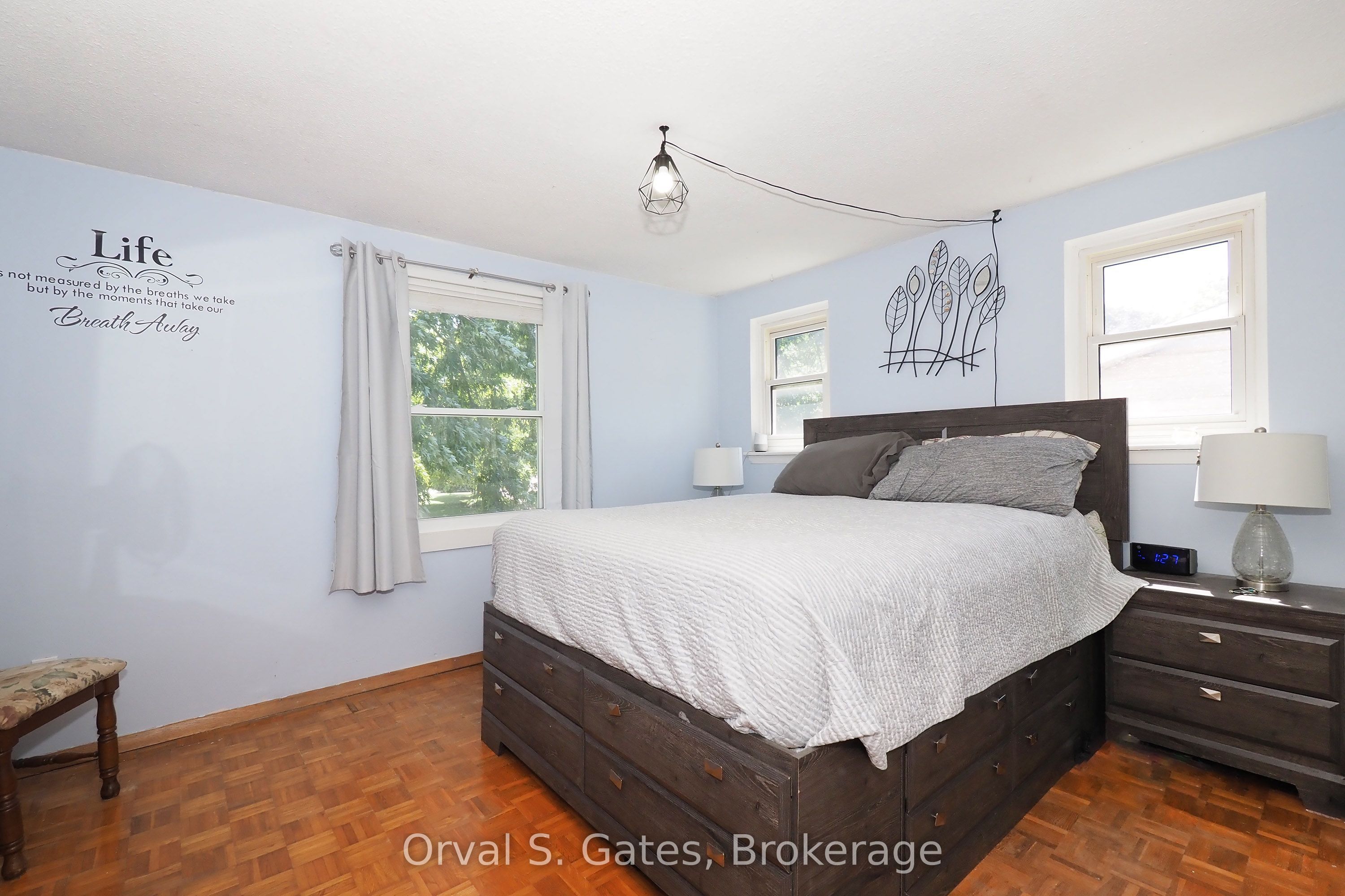 3 Queensdale Crescent Property Photo 12