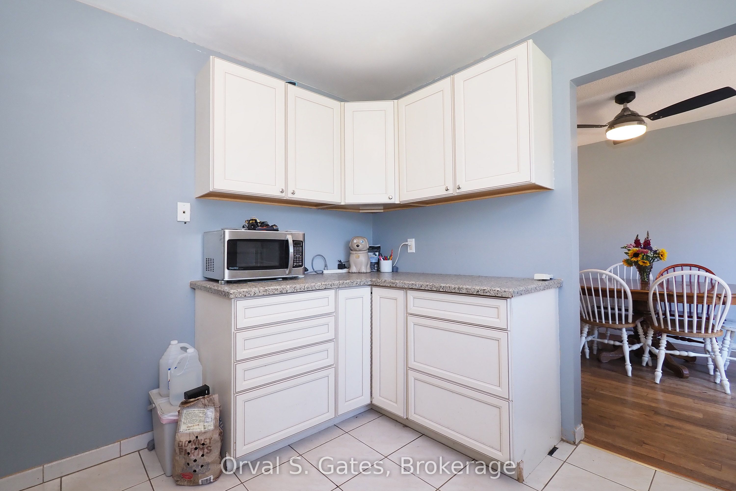 3 Queensdale Crescent Property Photo 14